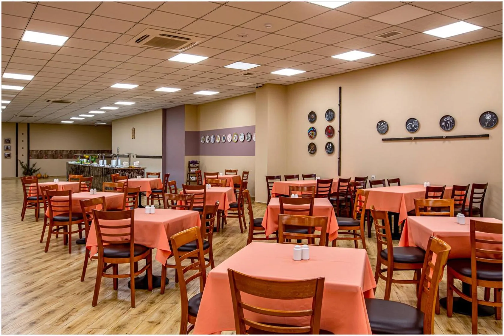 Restaurant/places to eat in Ani Grand Hotel Yerevan
