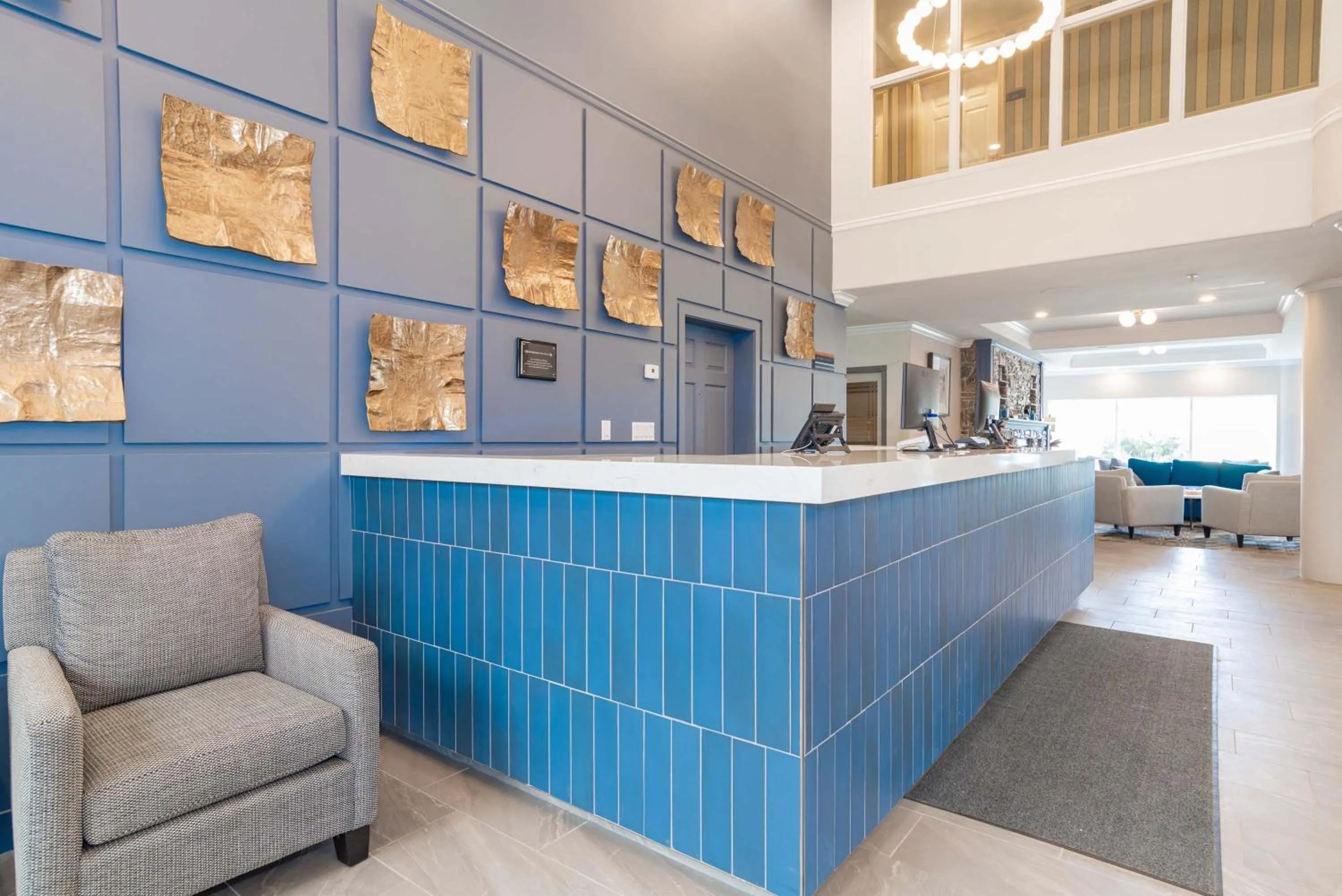 Facade/entrance in Sandman Hotel Quesnel