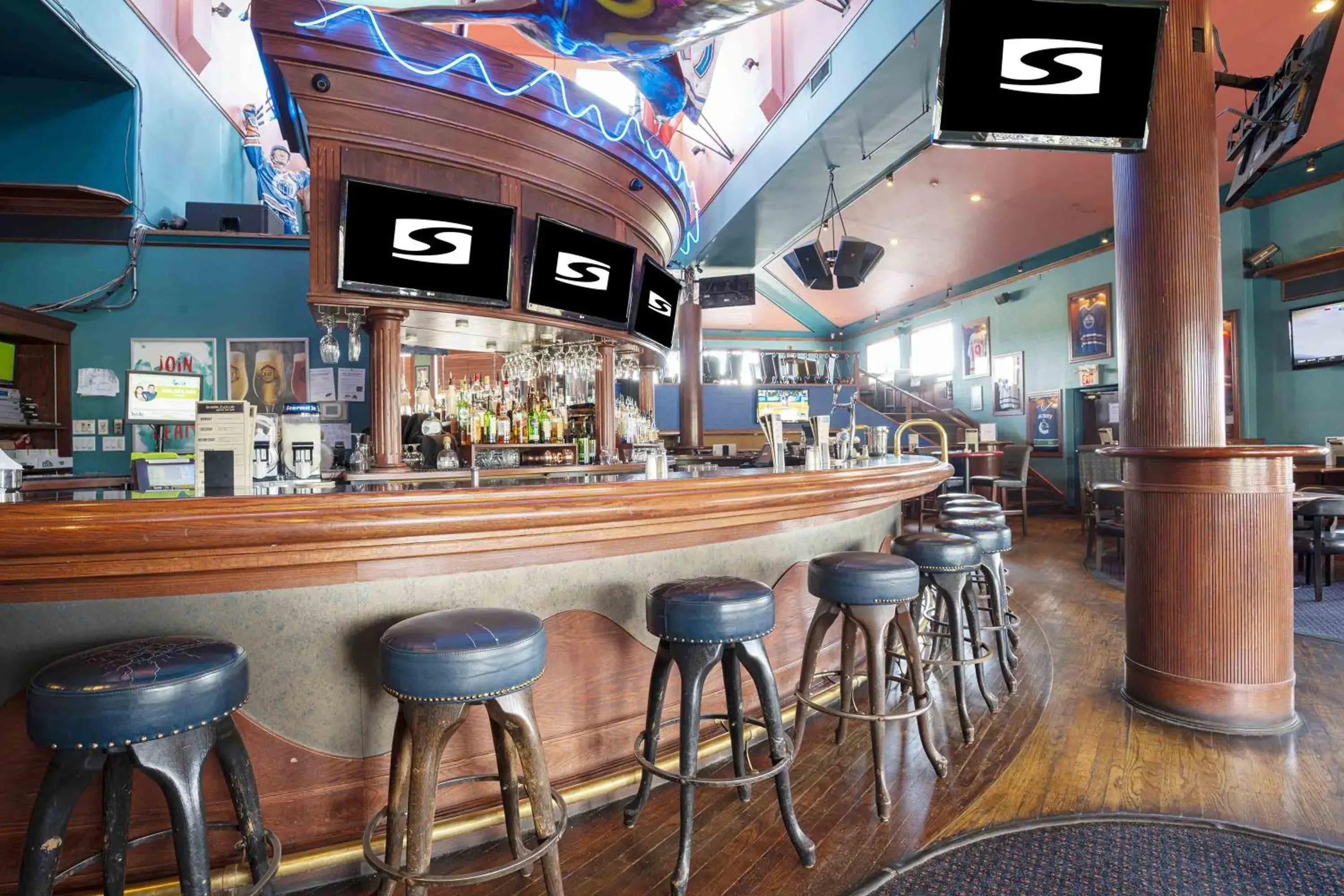 Lounge or bar in Sandman Hotel Quesnel Lounge or bar in Sandman Hotel Quesnel