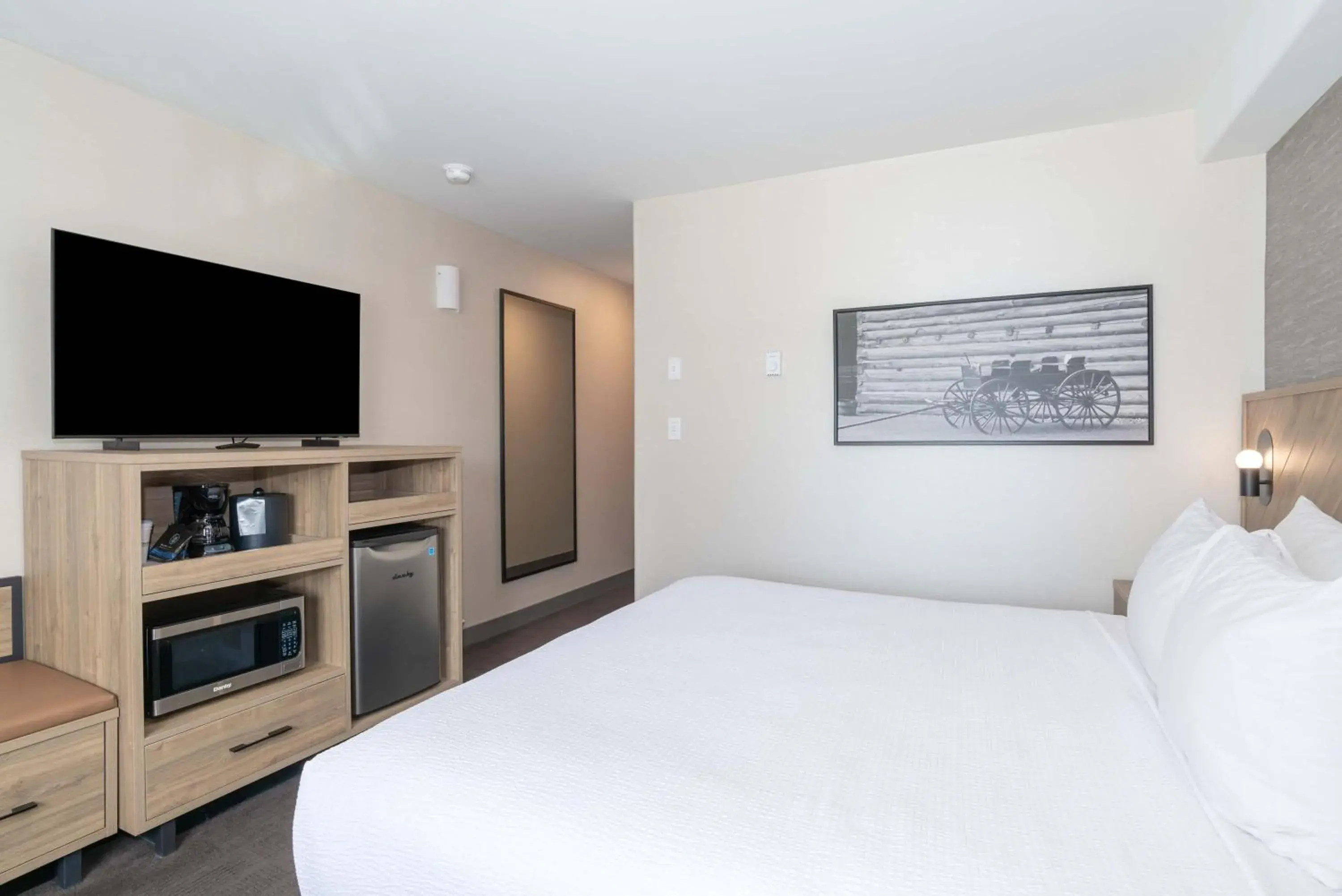 Photo of the whole room, Bed in Sandman Hotel Quesnel Photo of the whole room, Bed in Sandman Hotel Quesnel