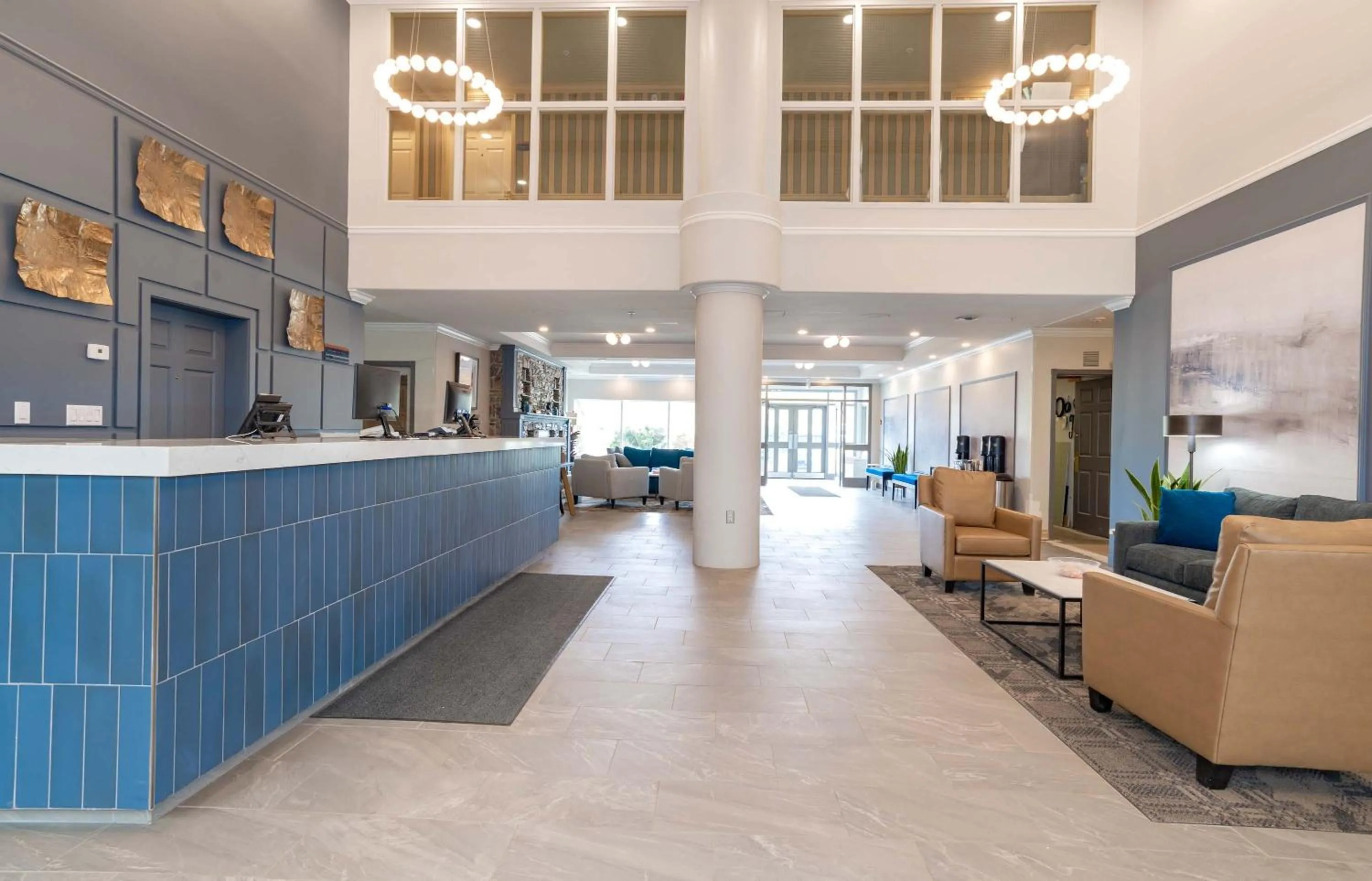 Facade/entrance in Sandman Hotel Quesnel