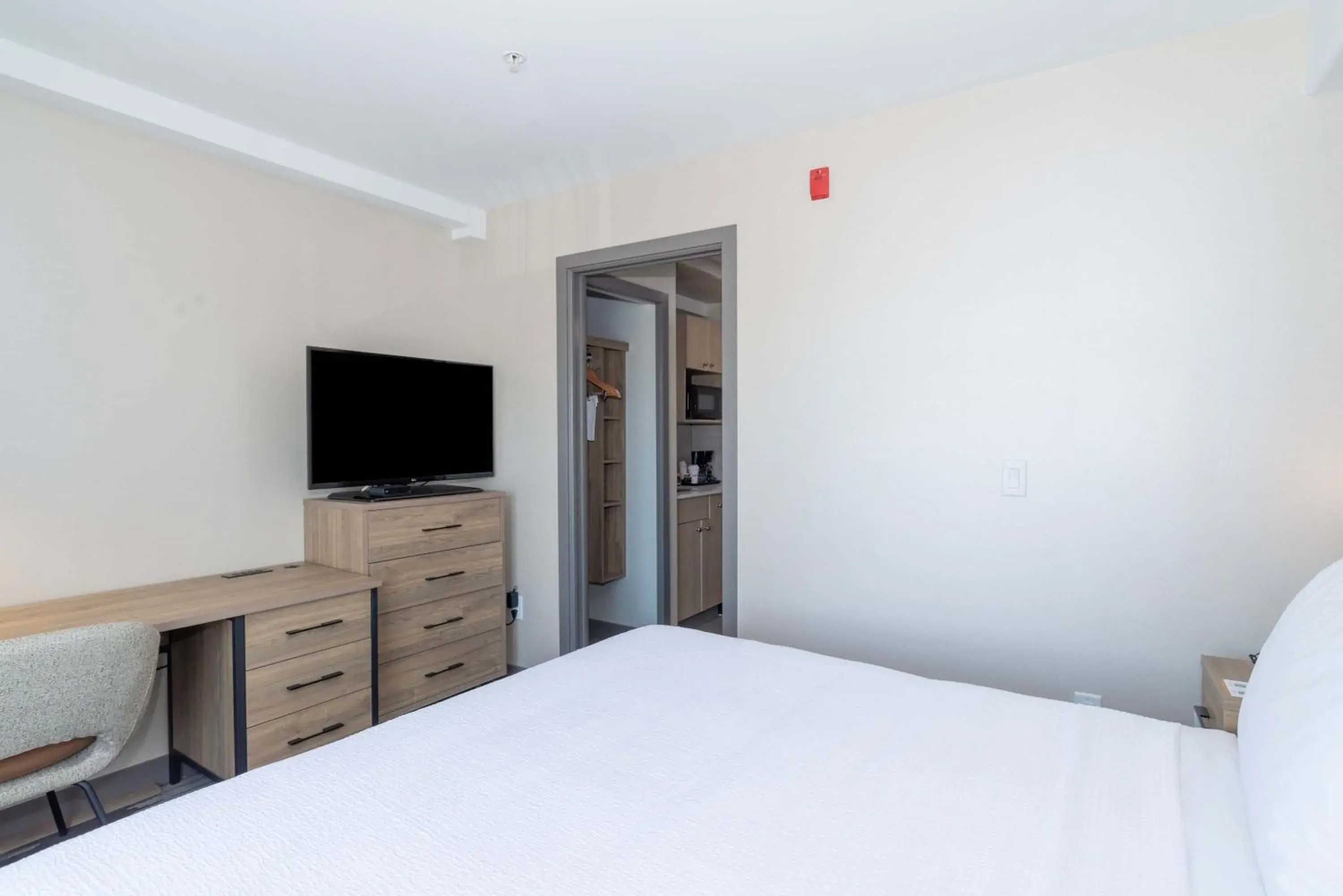 Photo of the whole room, Bed in Sandman Hotel Quesnel Photo of the whole room, Bed in Sandman Hotel Quesnel