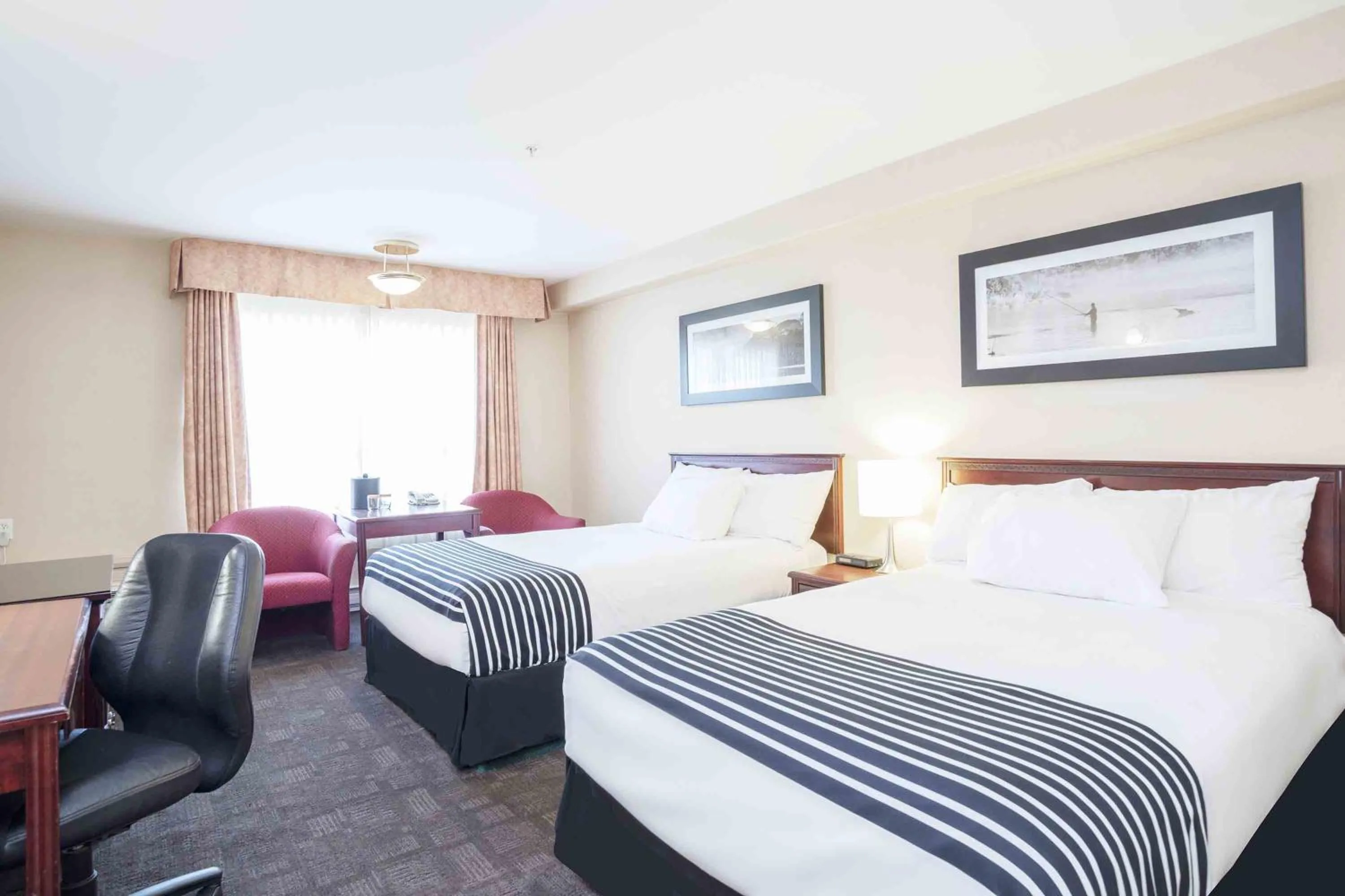 Photo of the whole room, Bed in Sandman Hotel Quesnel