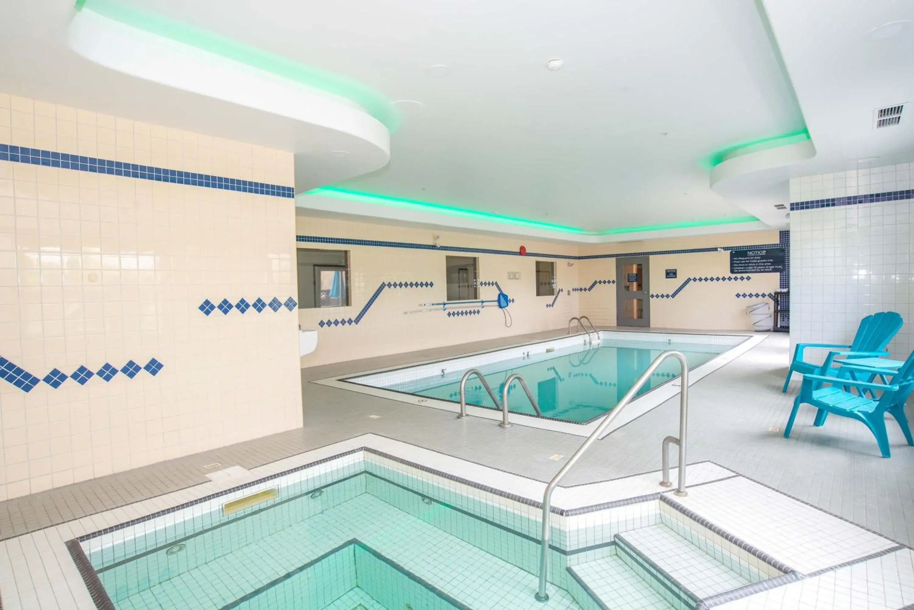 Swimming pool in Sandman Hotel Quesnel Swimming pool in Sandman Hotel Quesnel