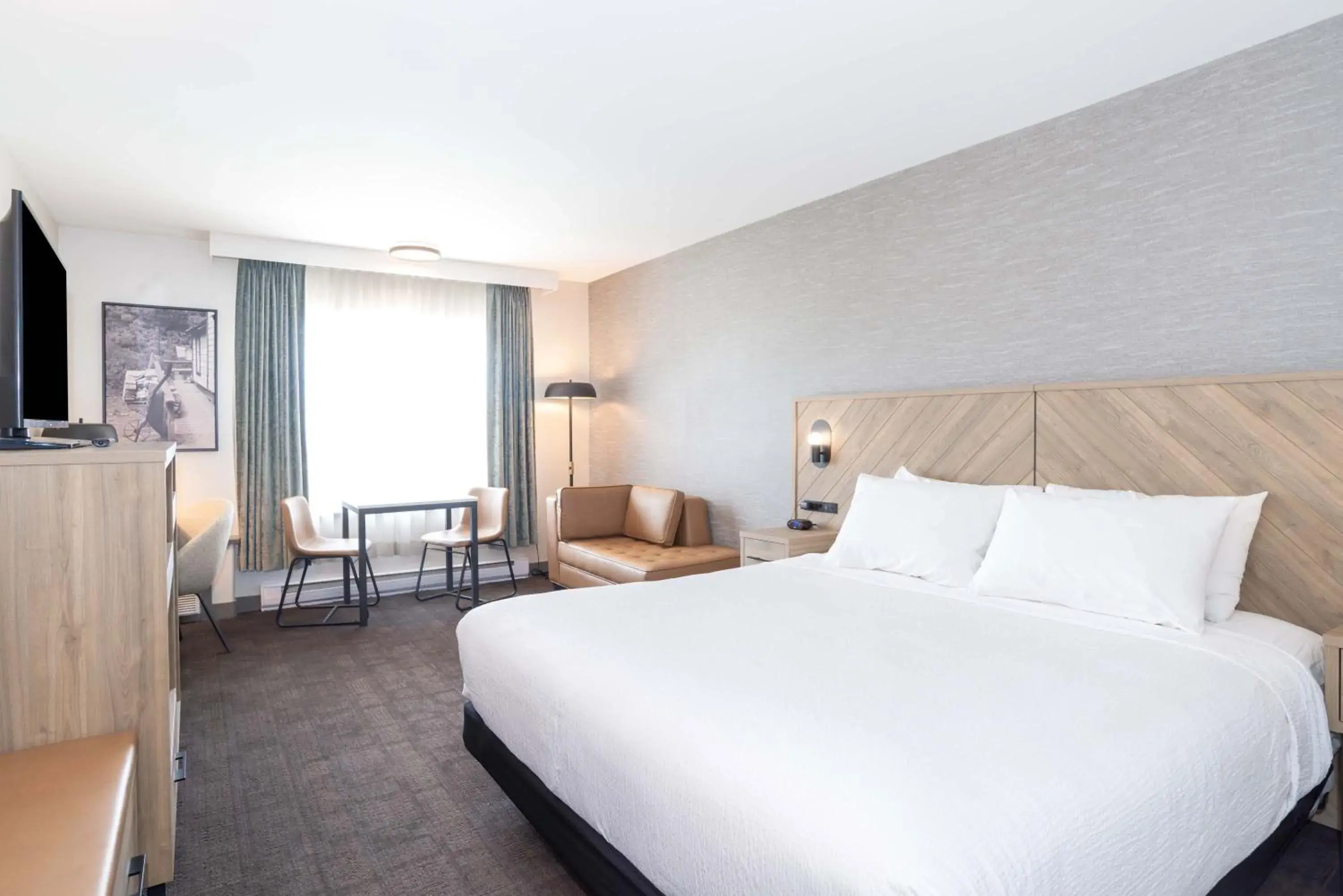 Grand Room, 1 King Bed in Sandman Hotel Quesnel Grand Room, 1 King Bed in Sandman Hotel Quesnel