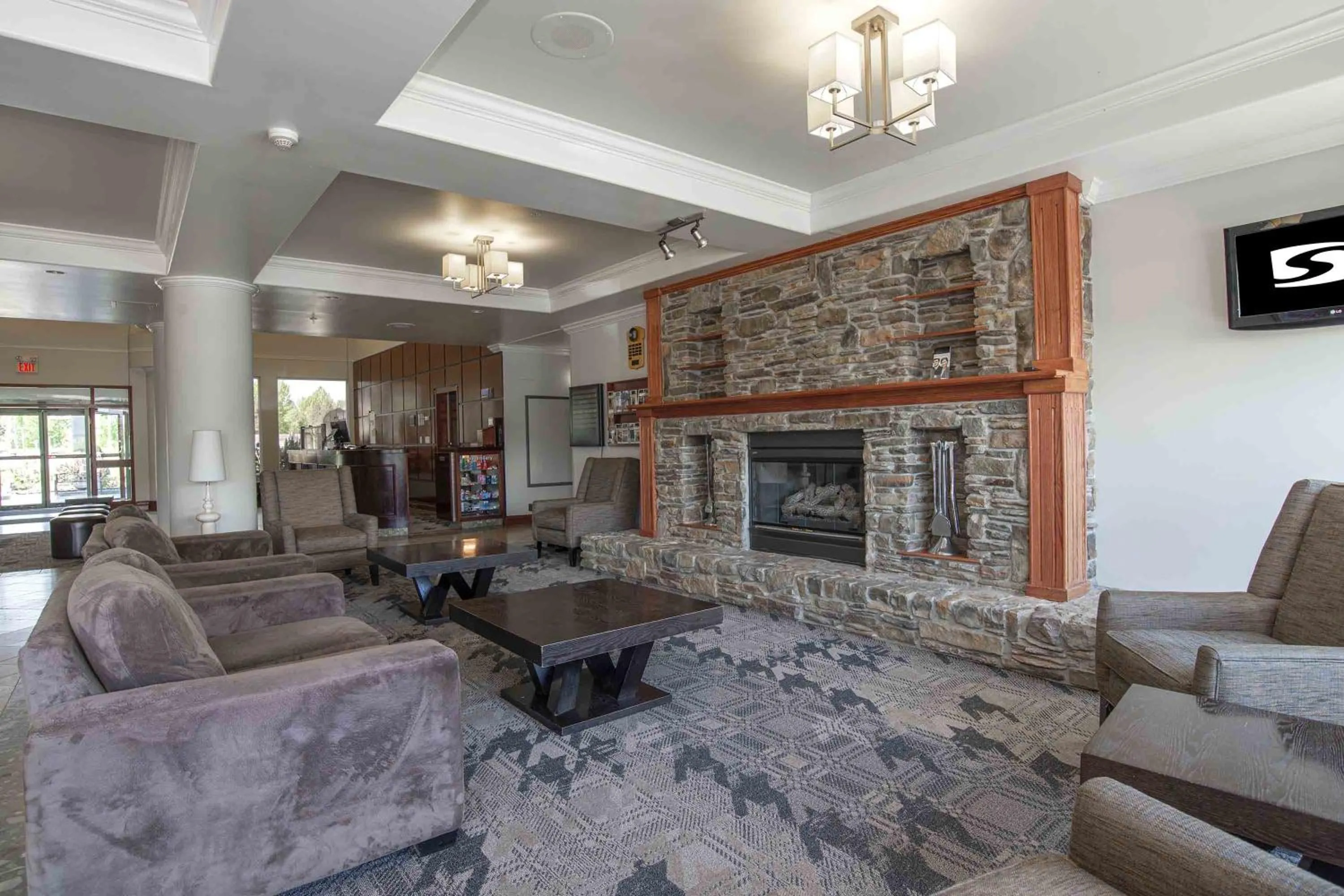 Lobby or reception in Sandman Hotel Quesnel