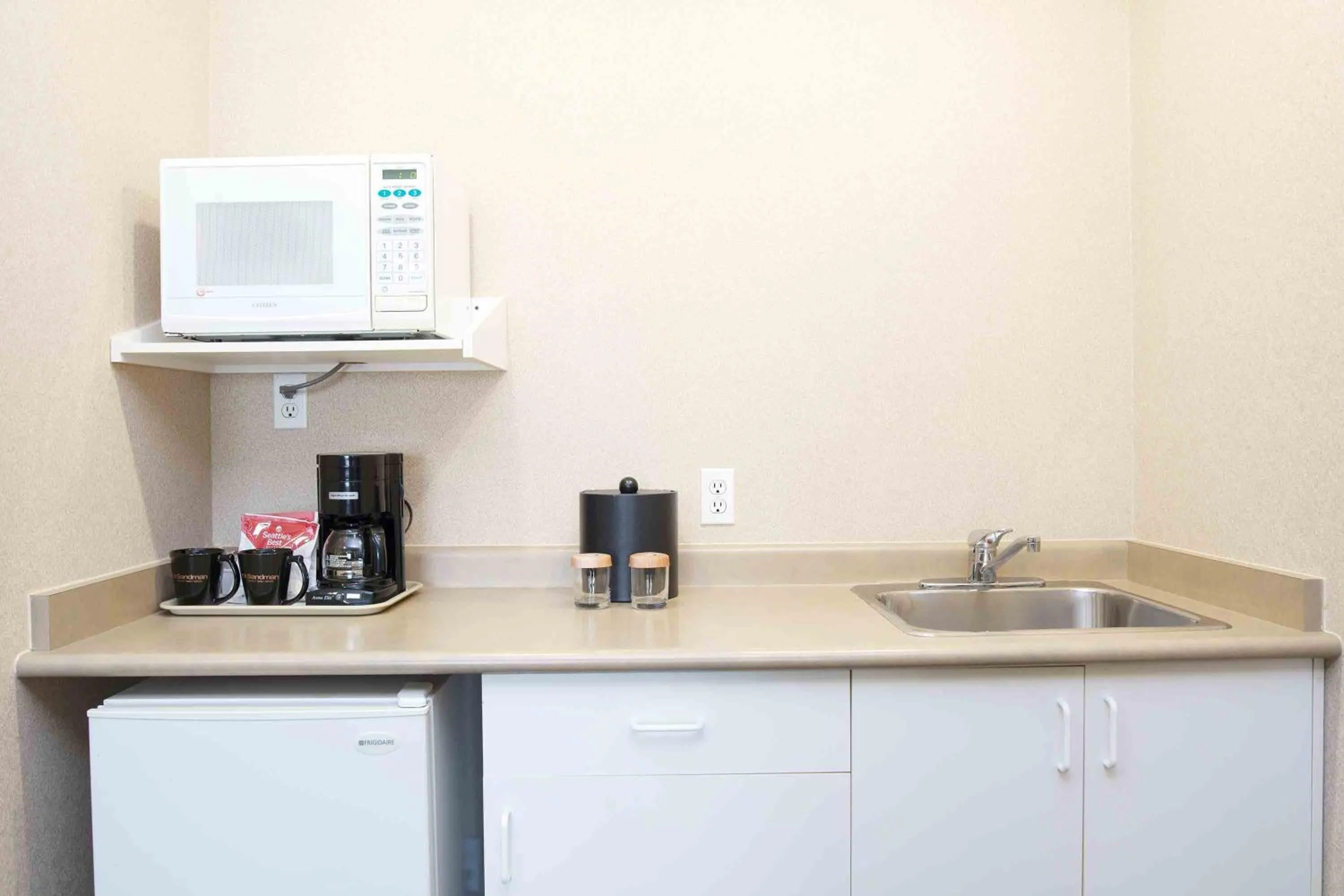 Living room in Sandman Hotel Quesnel