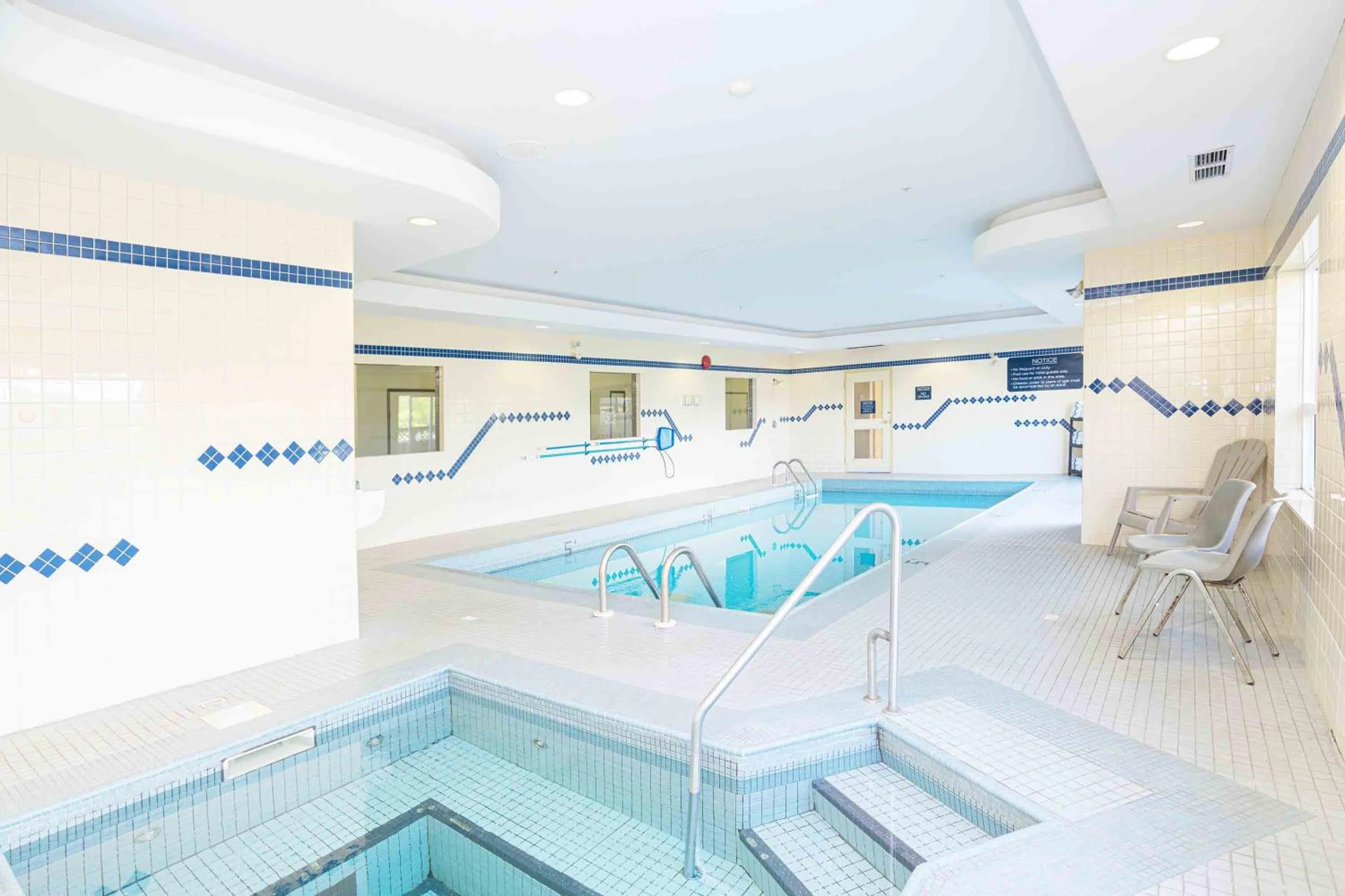 Swimming pool in Sandman Hotel Quesnel