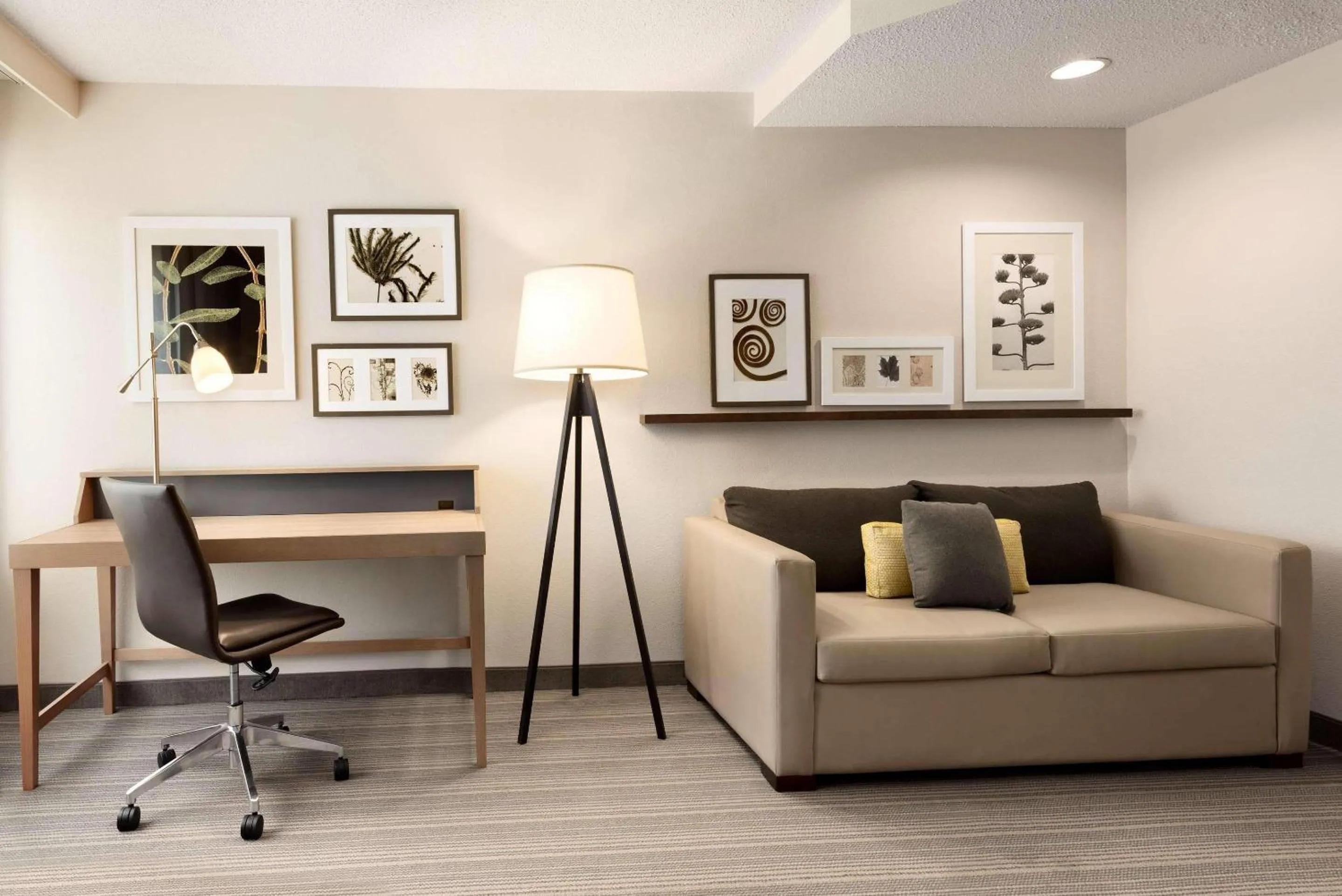 Bedroom in Country Inn & Suites by Radisson, Chippewa Falls, WI