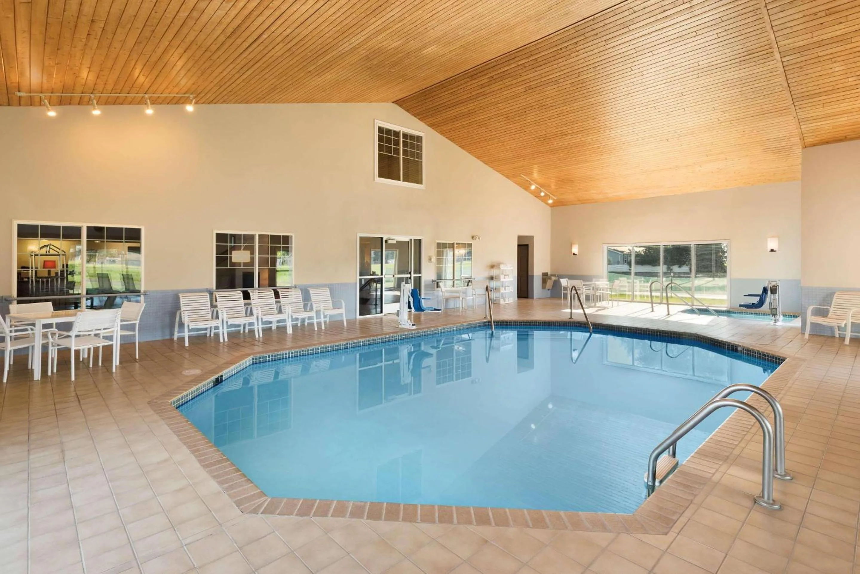 Swimming pool in Country Inn & Suites by Radisson, Chippewa Falls, WI