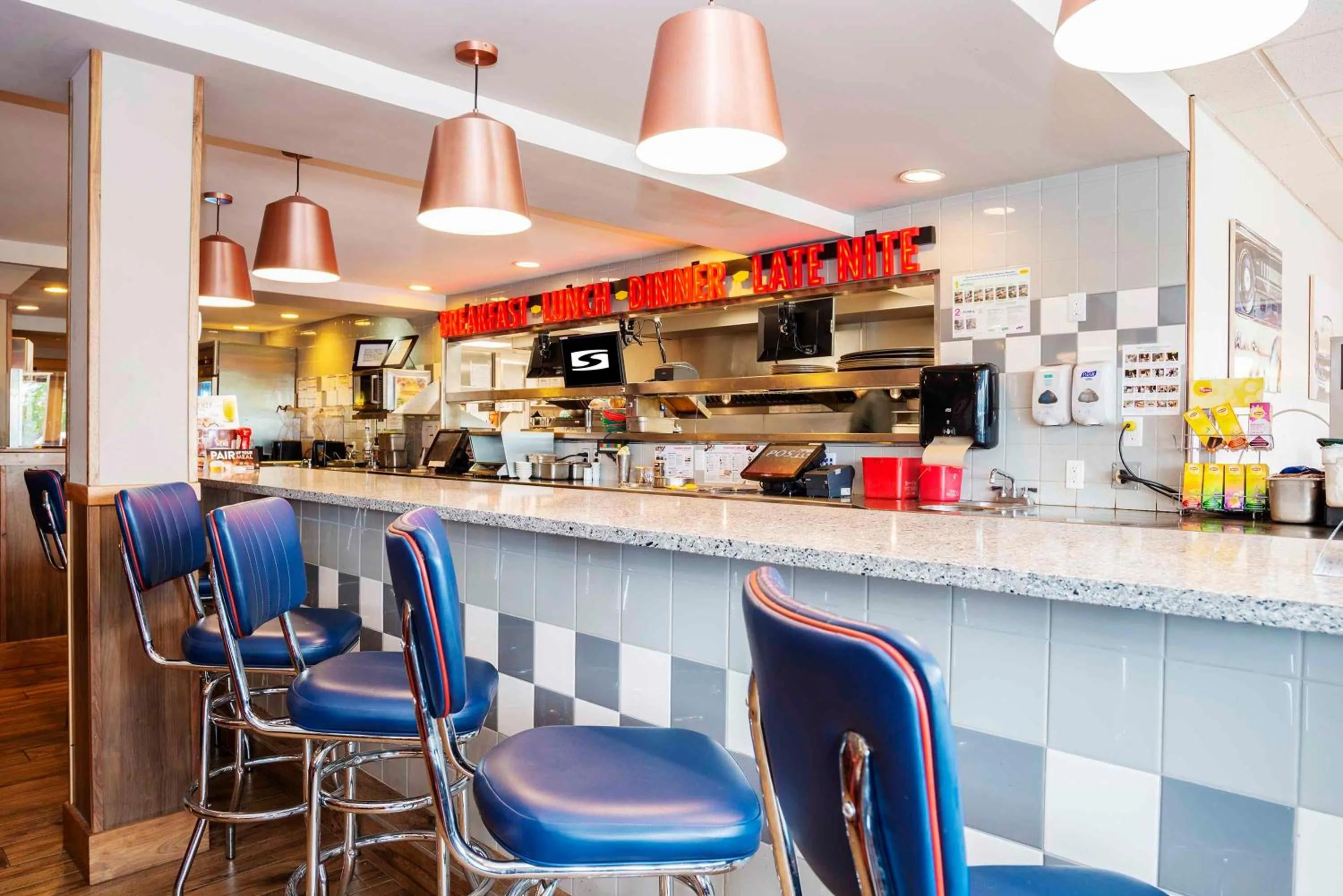 Restaurant/places to eat in Sandman Hotel Terrace