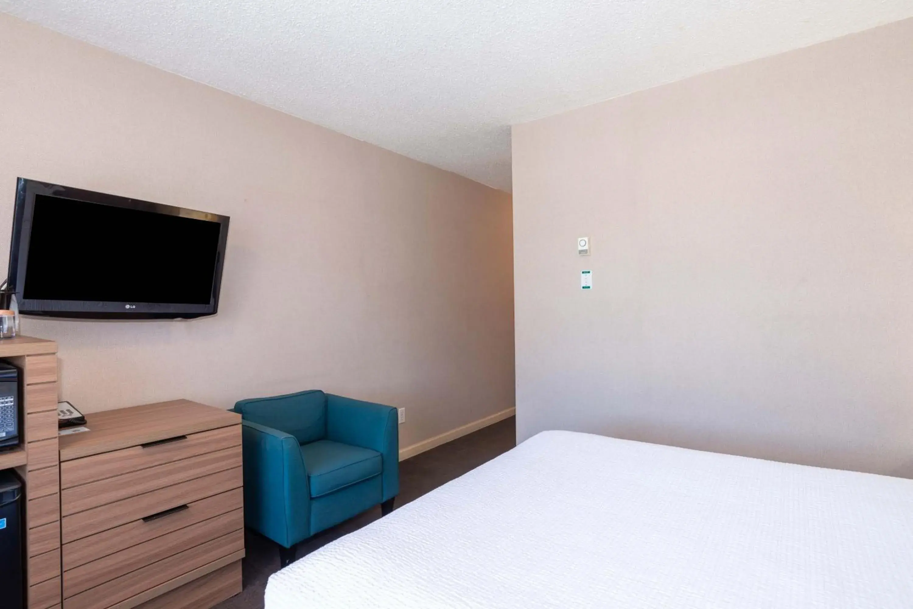 Photo of the whole room, Bed in Sandman Hotel Terrace Photo of the whole room, Bed in Sandman Hotel Terrace