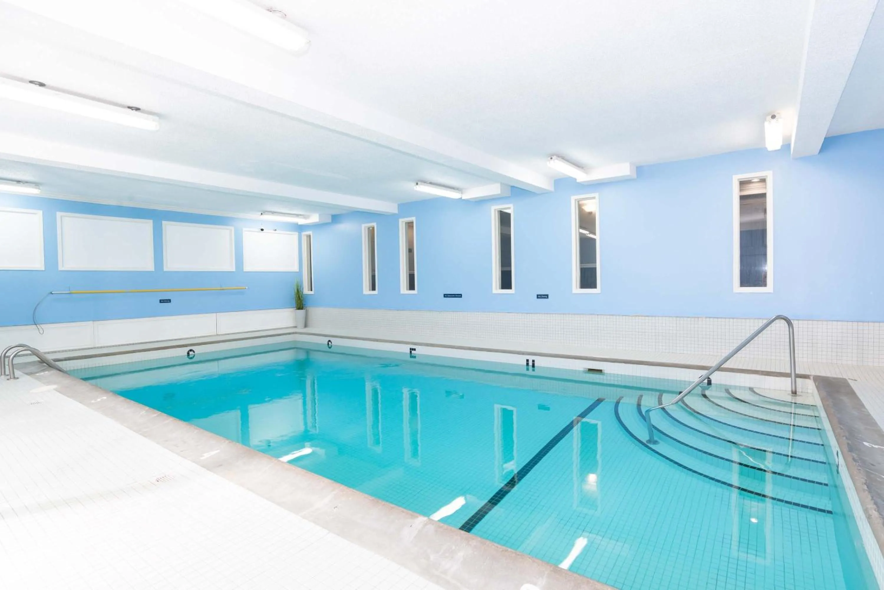 Swimming pool in Sandman Hotel Terrace