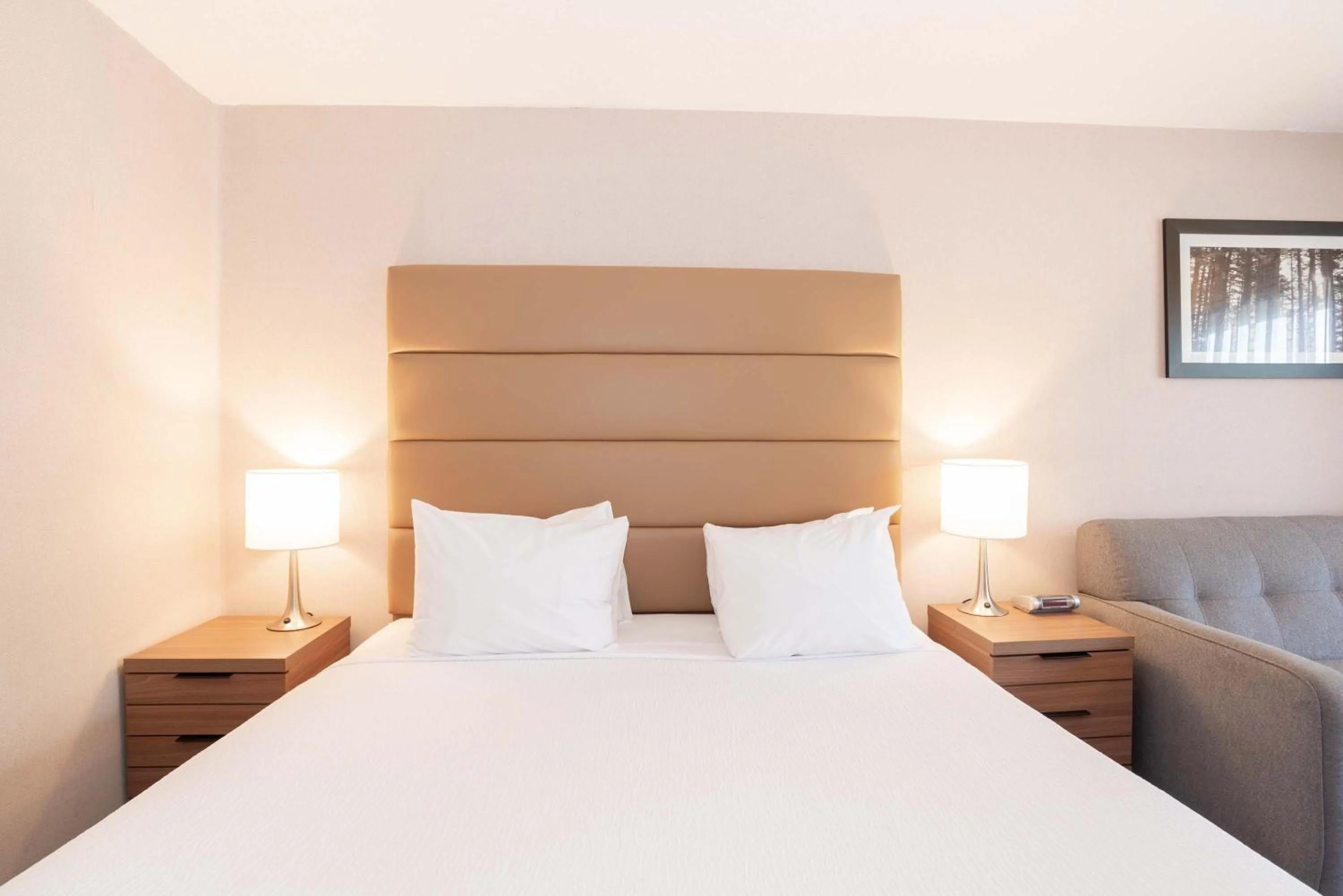 Photo of the whole room, Bed in Sandman Hotel Terrace