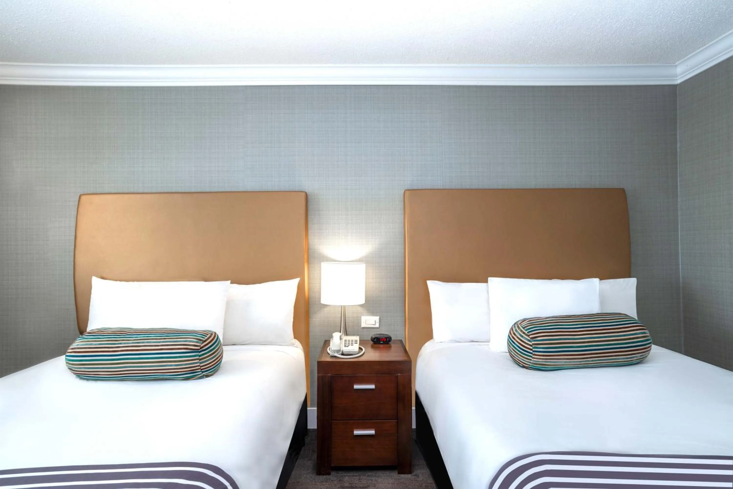 Photo of the whole room, Bed in Sandman Hotel Vernon