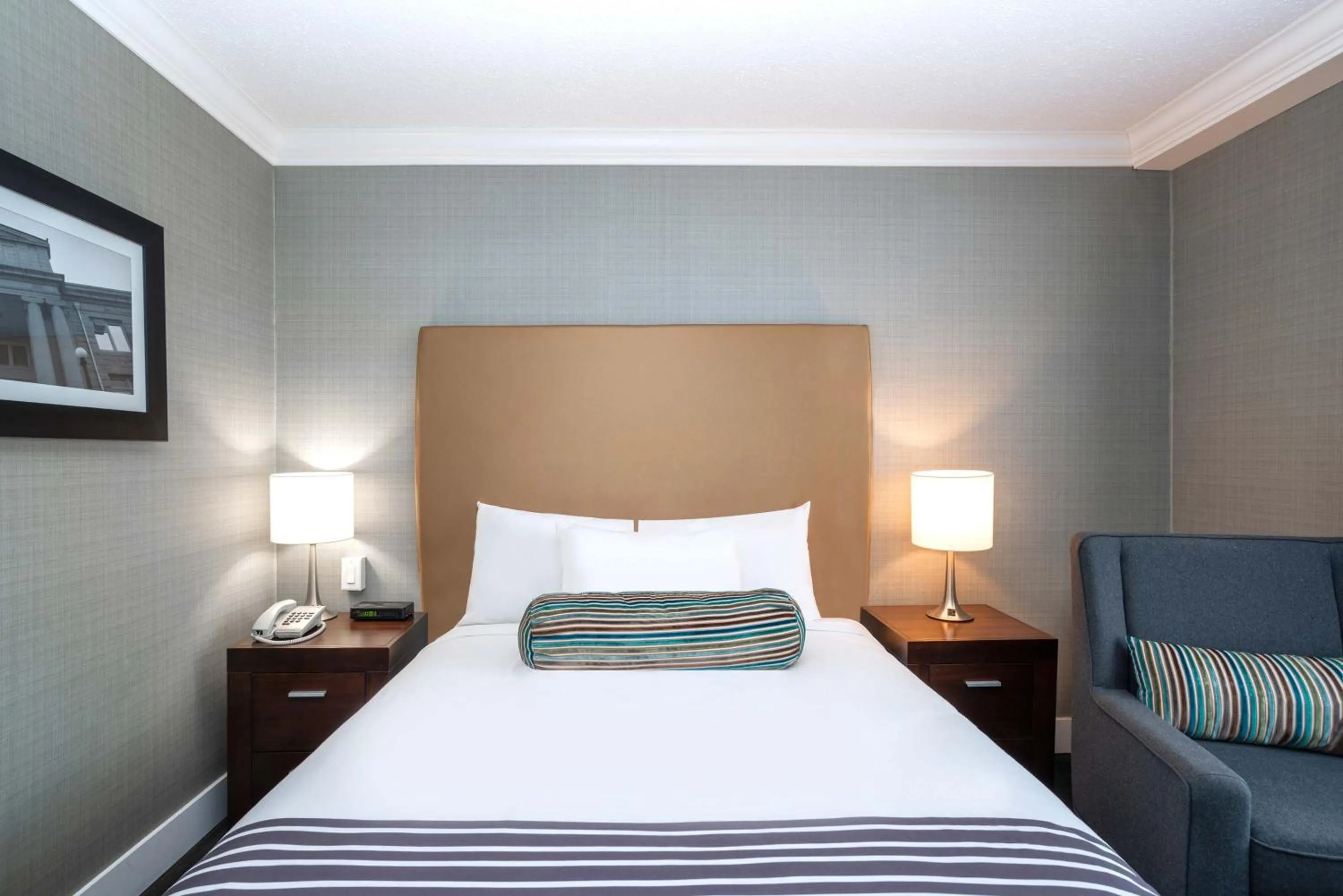 Photo of the whole room, Bed in Sandman Hotel Vernon