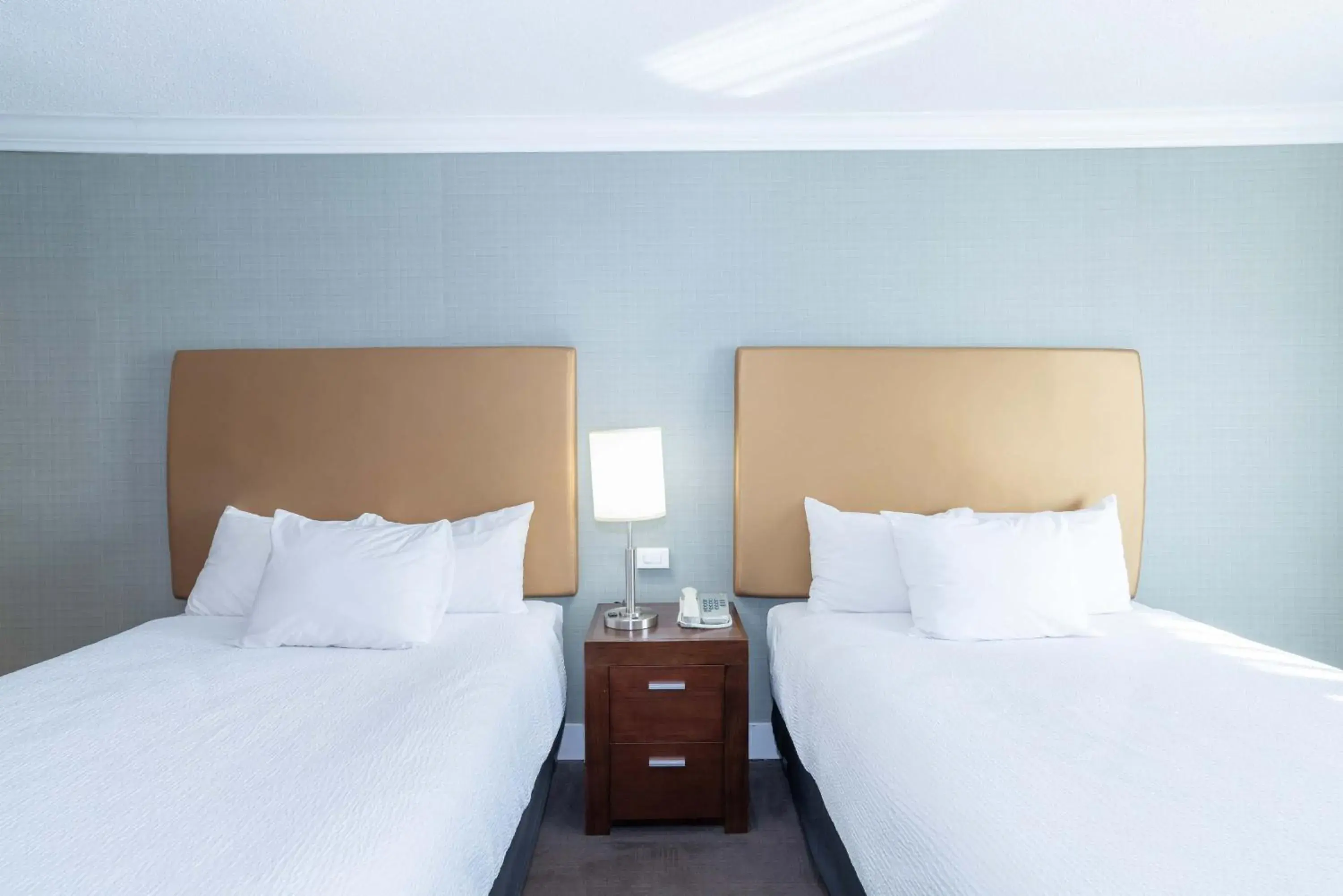 Photo of the whole room, Bed in Sandman Hotel Vernon Photo of the whole room, Bed in Sandman Hotel Vernon