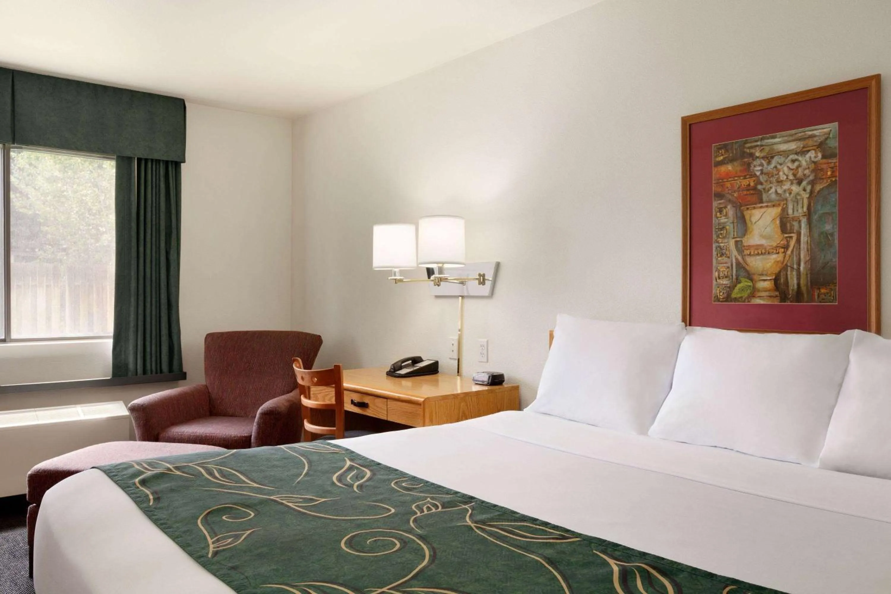 Photo of the whole room, Bed in Travelodge by Wyndham Hermiston