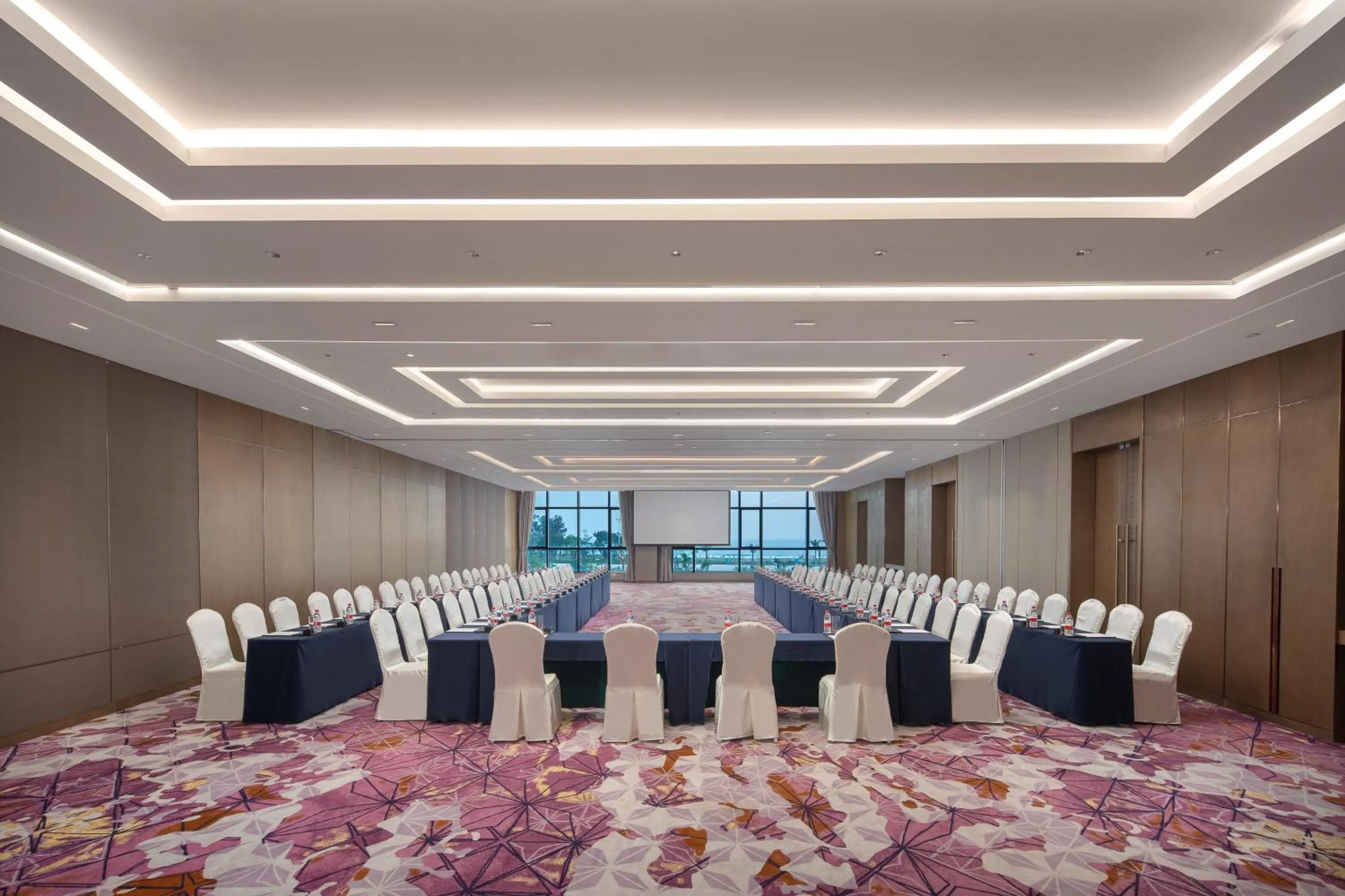 Meeting/conference room in Crowne Plaza Beihai Silver Beach by IHG