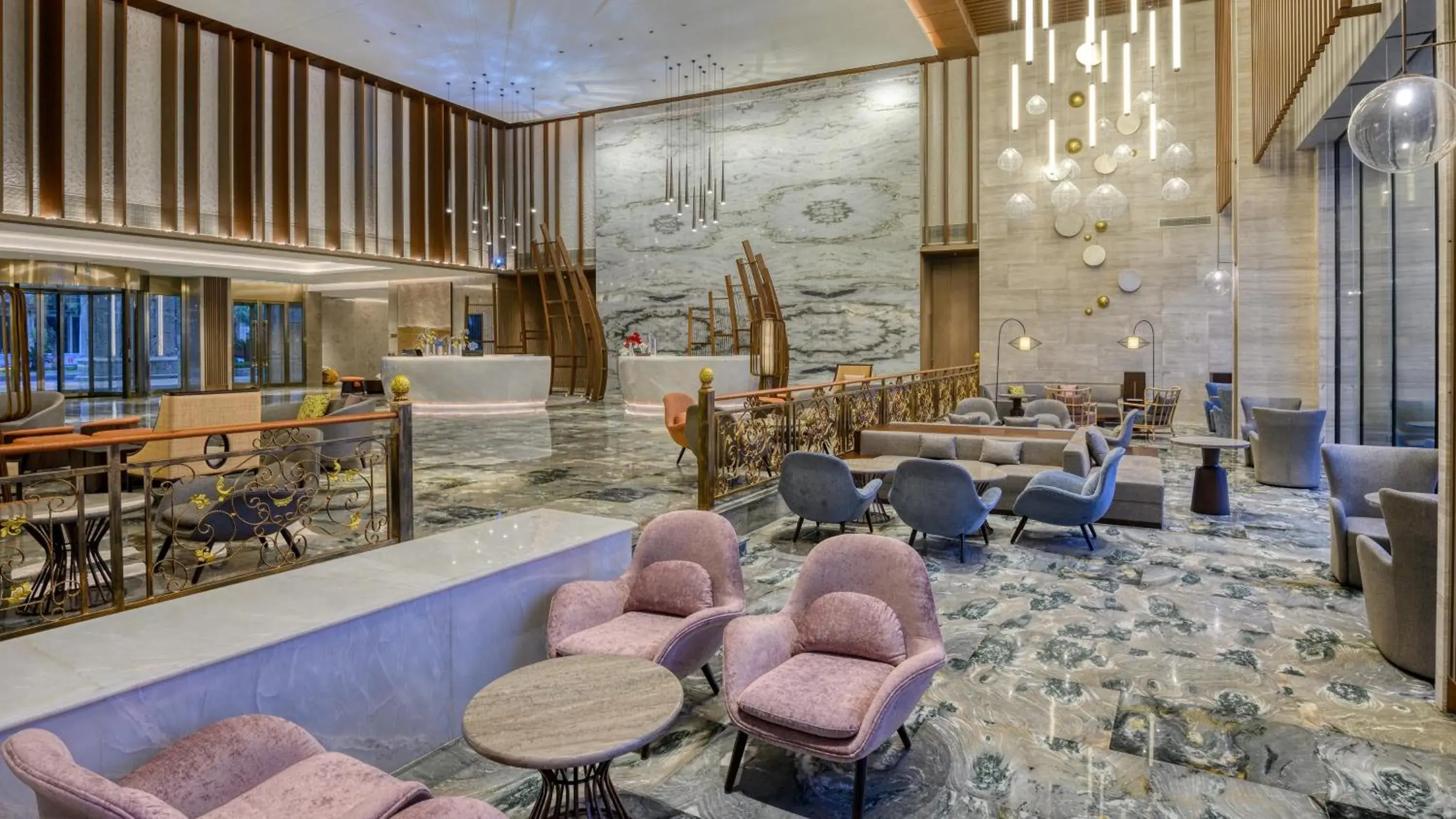 Lounge or bar in Crowne Plaza Beihai Silver Beach by IHG Lounge or bar in Crowne Plaza Beihai Silver Beach by IHG