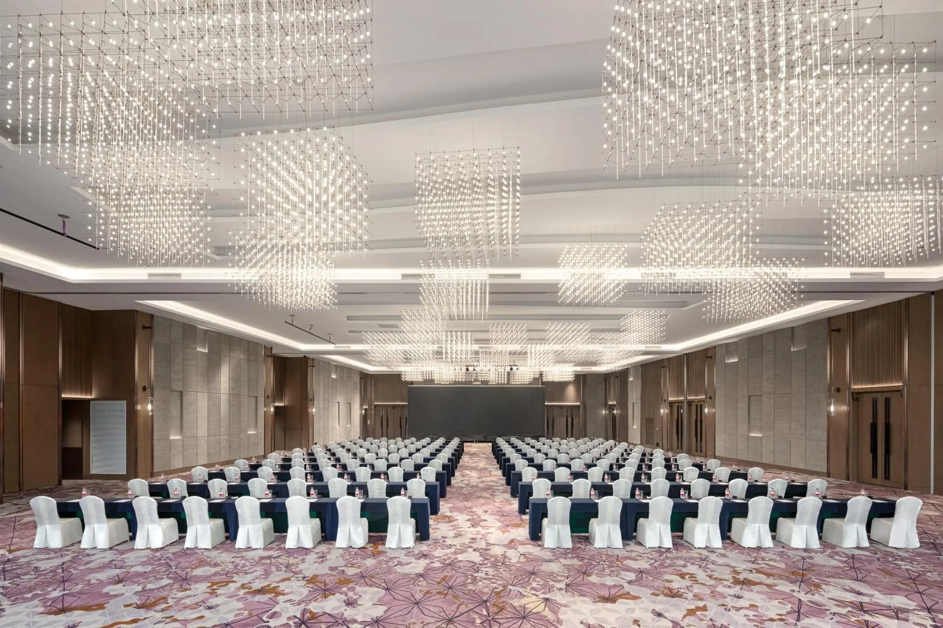 Lobby or reception in Crowne Plaza Beihai Silver Beach by IHG Lobby or reception in Crowne Plaza Beihai Silver Beach by IHG