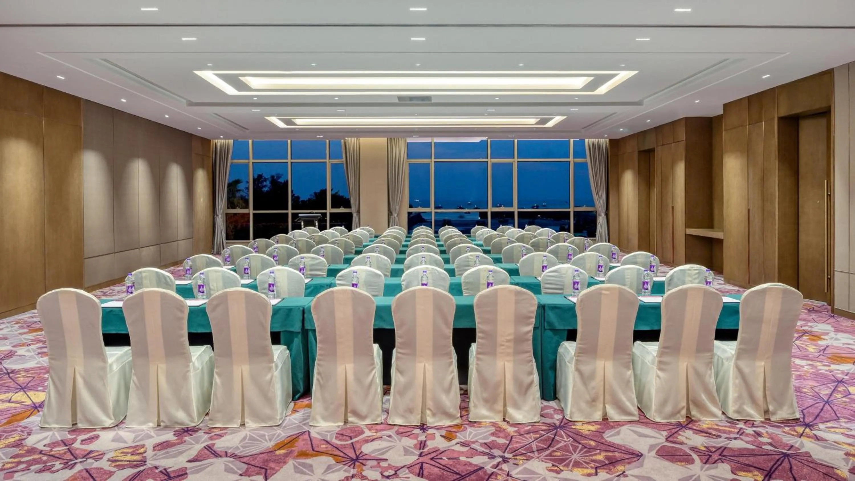 Meeting/conference room in Crowne Plaza Beihai Silver Beach by IHG