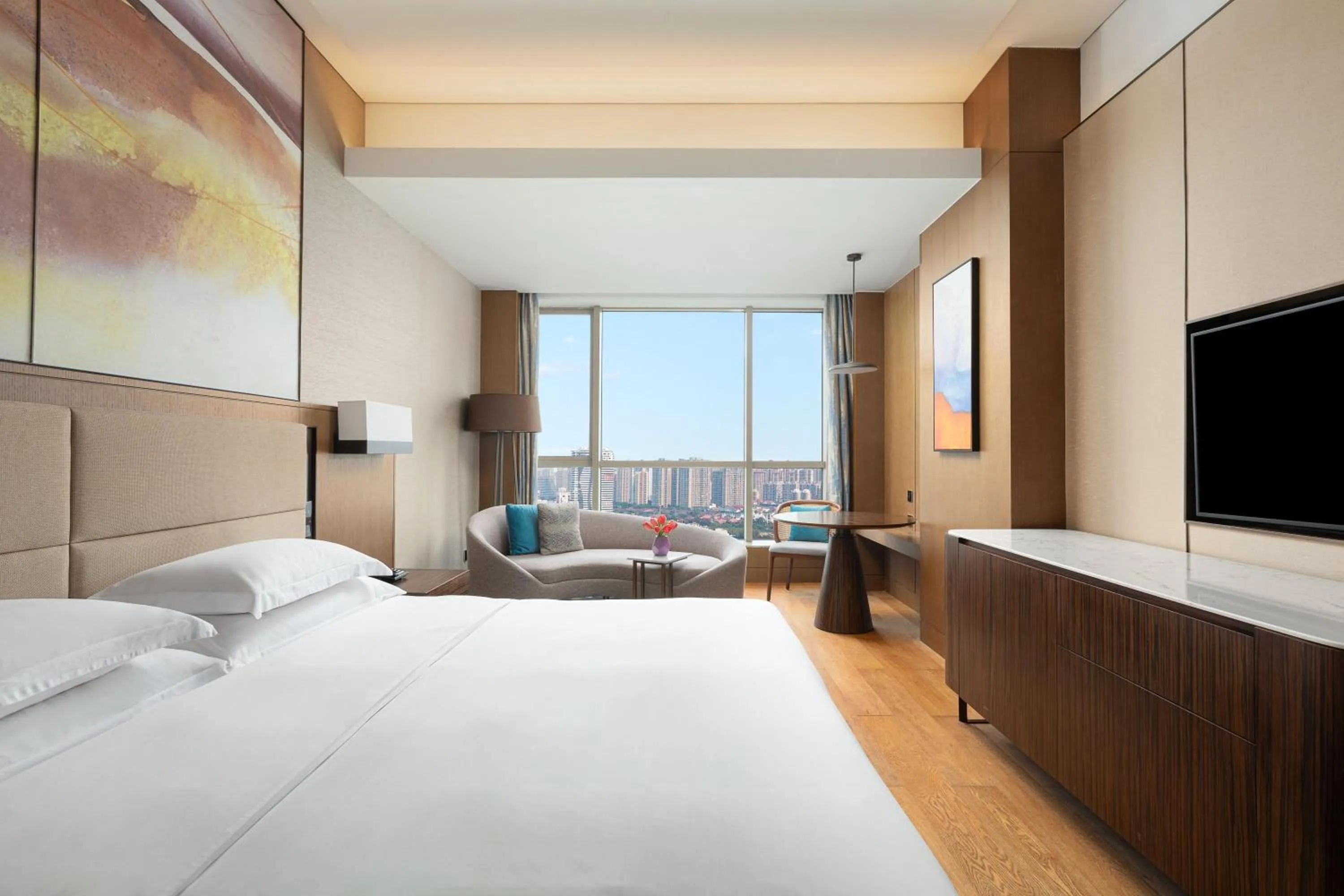 Photo of the whole room, Bed in Crowne Plaza Beihai Silver Beach by IHG