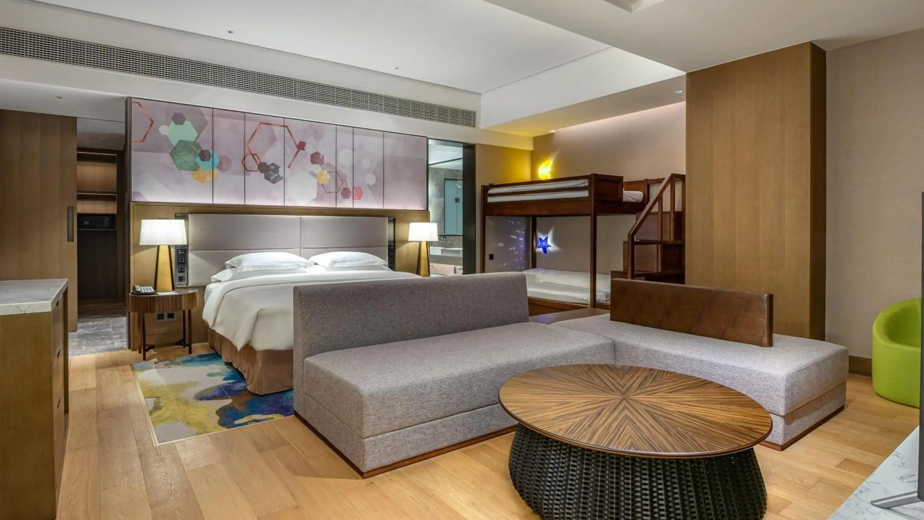 Premium Room with One King and One Bunk Bed in Crowne Plaza Beihai Silver Beach by IHG Premium Room with One King and One Bunk Bed in Crowne Plaza Beihai Silver Beach by IHG