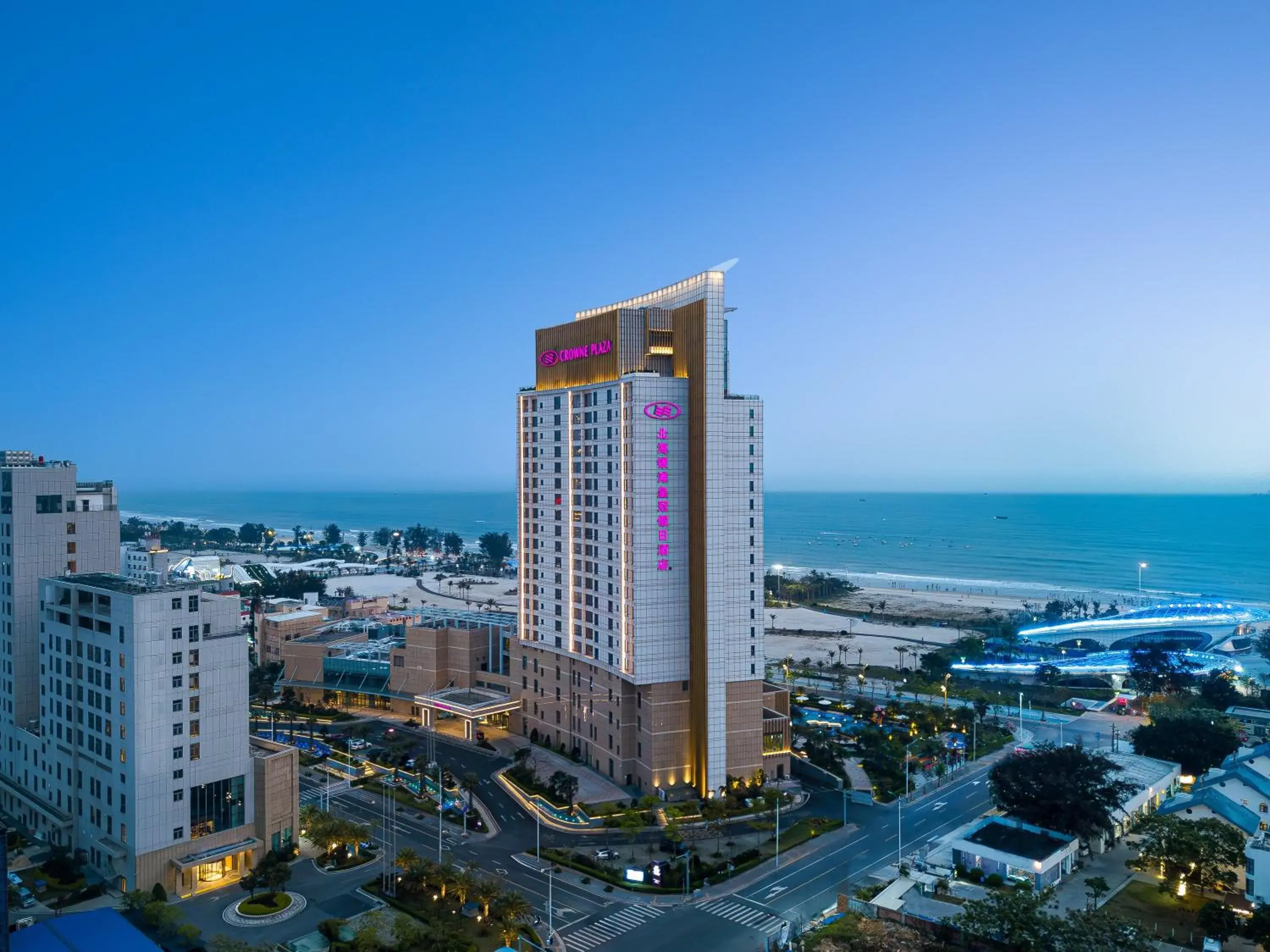 Property building in Crowne Plaza Beihai Silver Beach by IHG Property building in Crowne Plaza Beihai Silver Beach by IHG