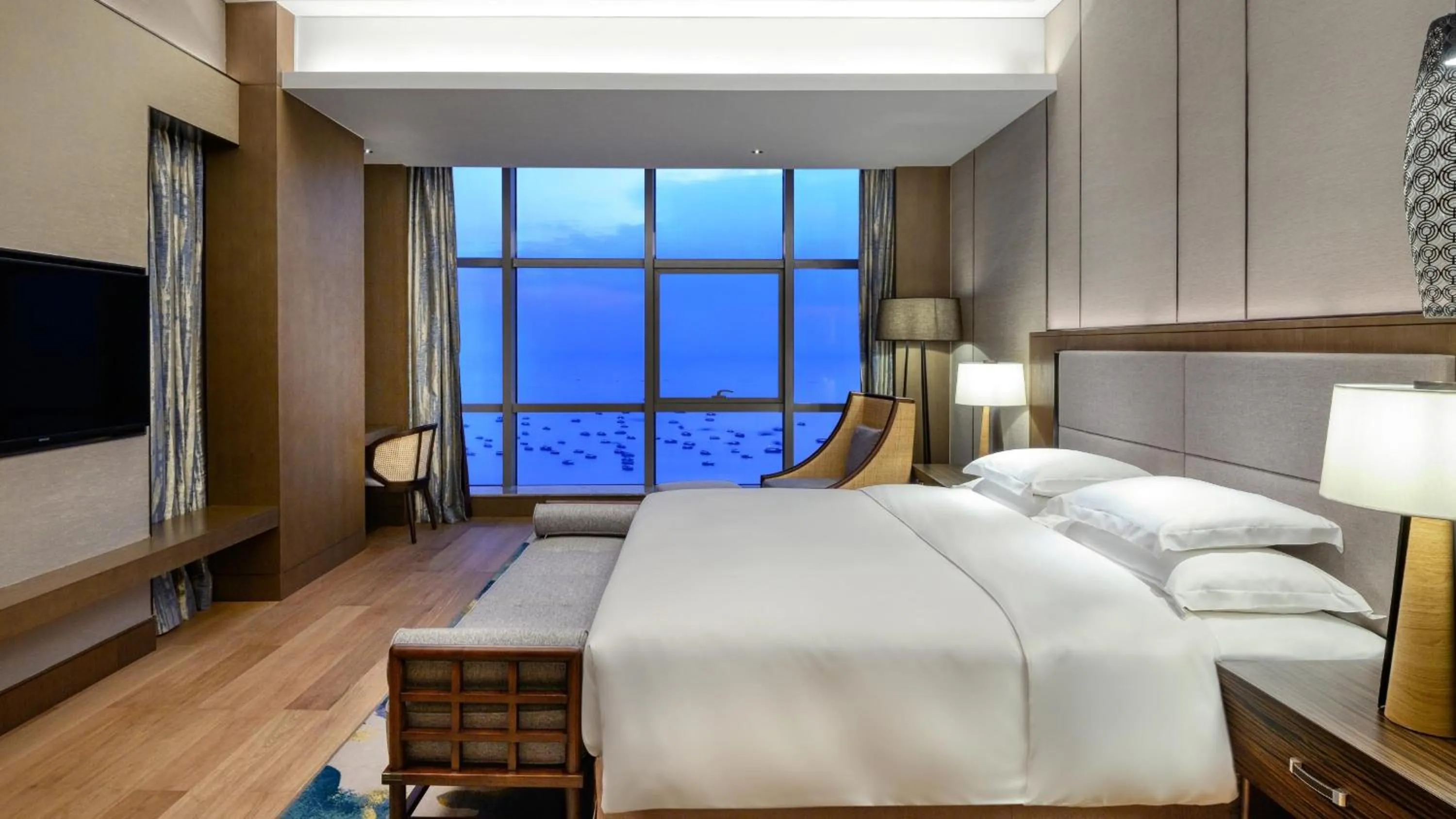 Photo of the whole room, Bed in Crowne Plaza Beihai Silver Beach by IHG