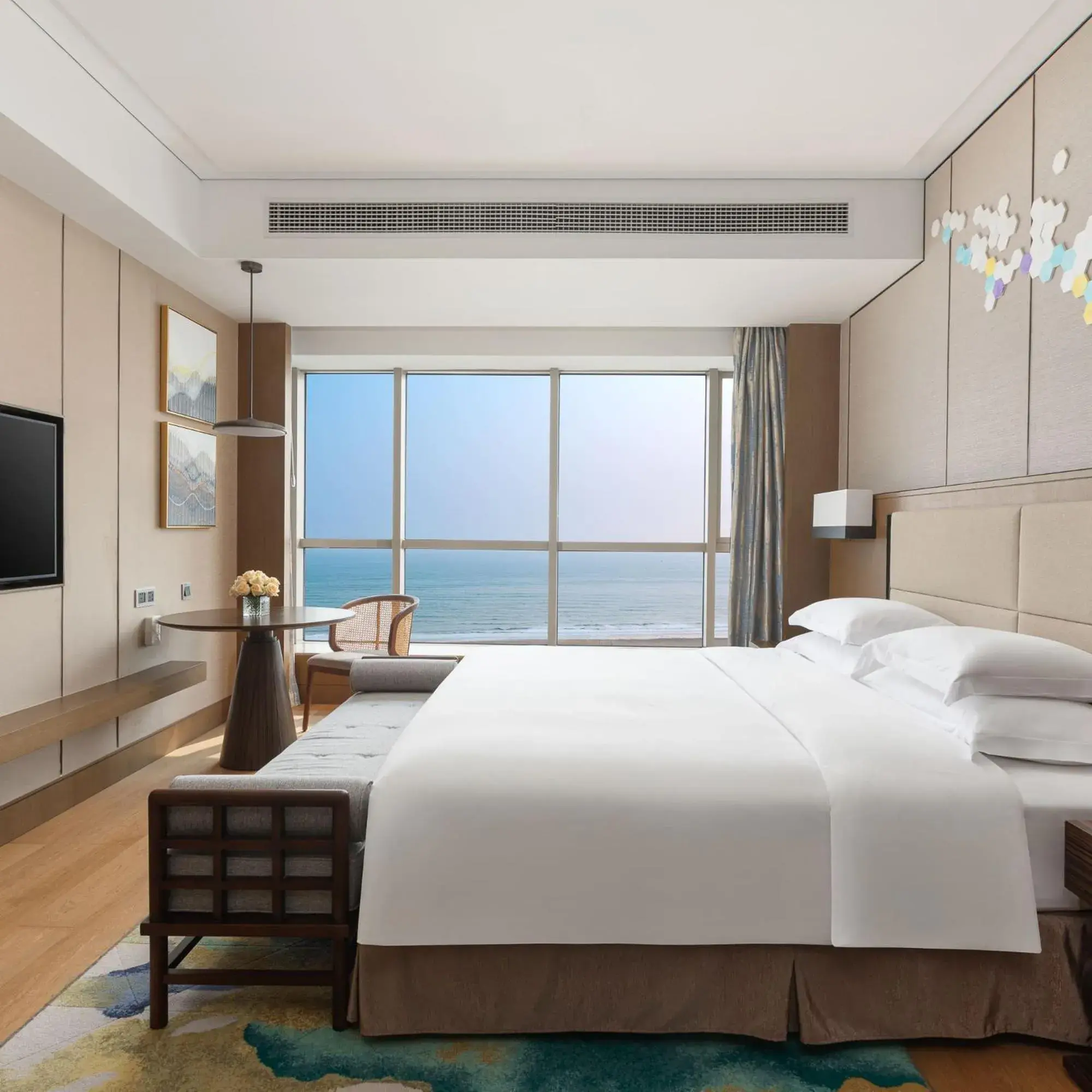 Bedroom, Bed in Crowne Plaza Beihai Silver Beach by IHG Bedroom, Bed in Crowne Plaza Beihai Silver Beach by IHG