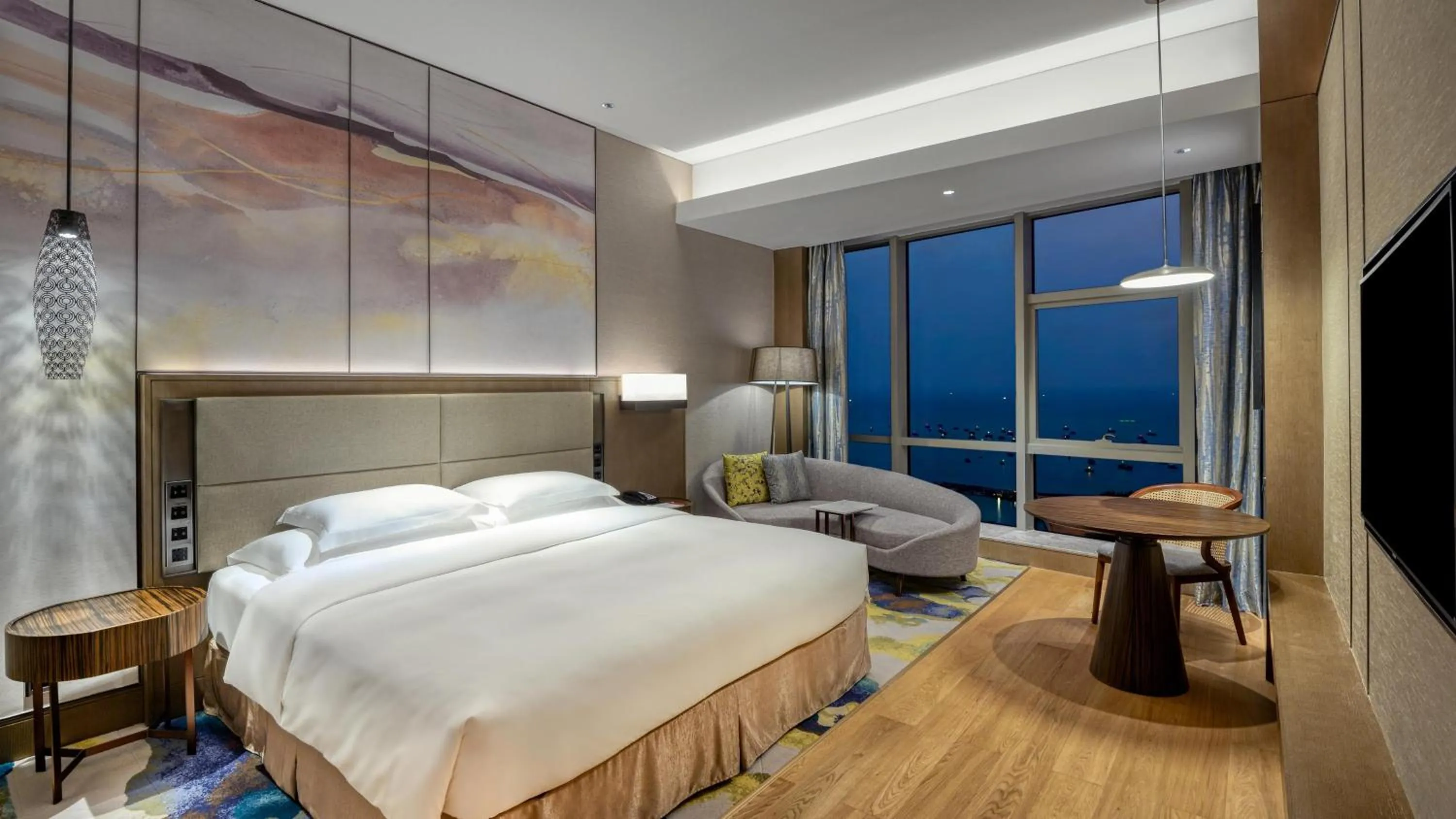 Photo of the whole room, Bed in Crowne Plaza Beihai Silver Beach by IHG