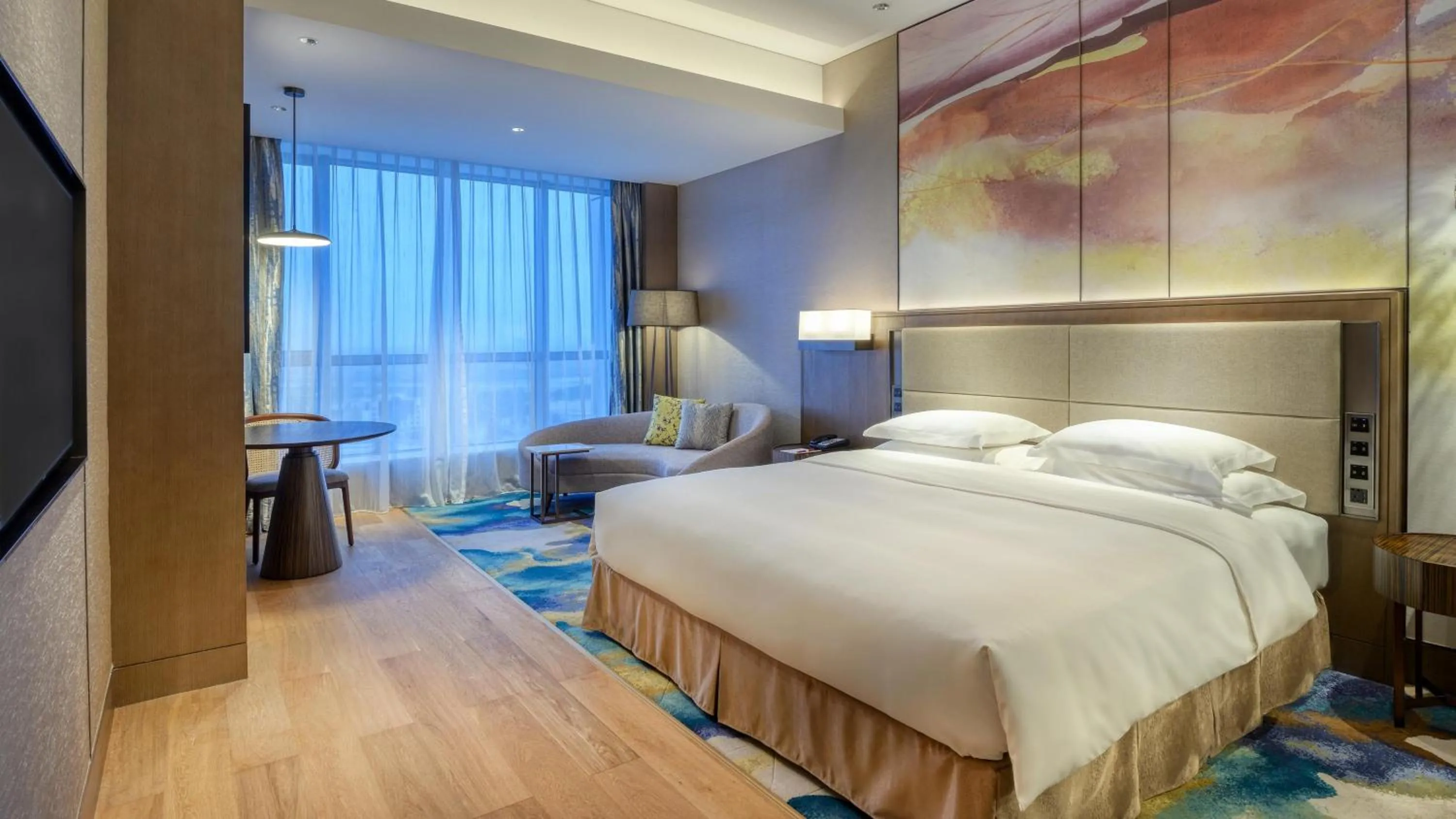 Photo of the whole room, Bed in Crowne Plaza Beihai Silver Beach by IHG