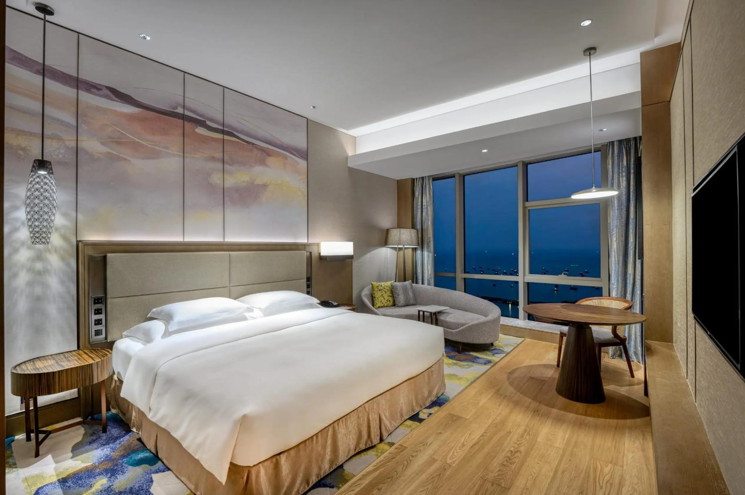 Photo of the whole room, Bed in Crowne Plaza Beihai Silver Beach by IHG
