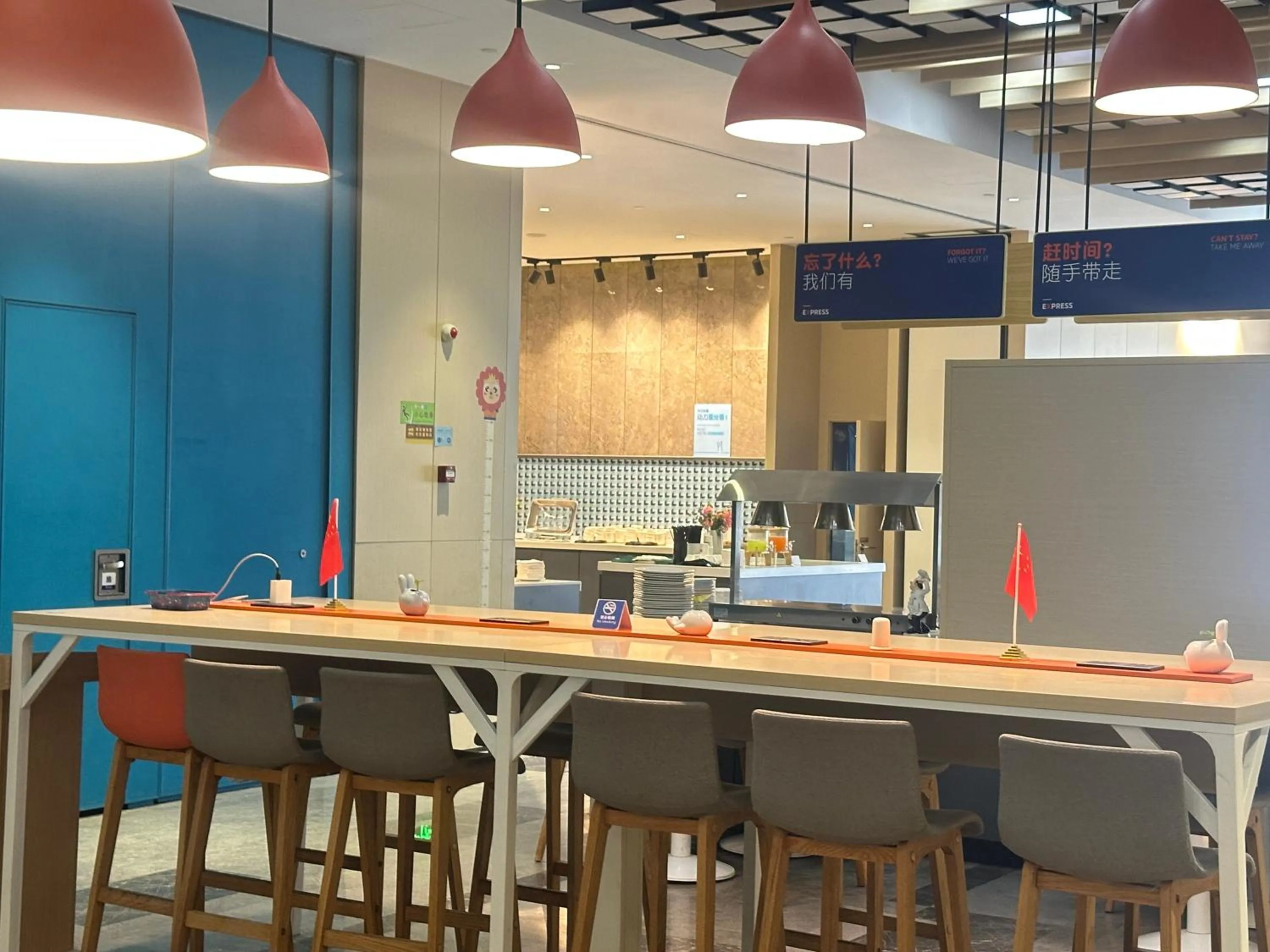 Dining area in Holiday Inn Express Ningbo Fenghua by IHG