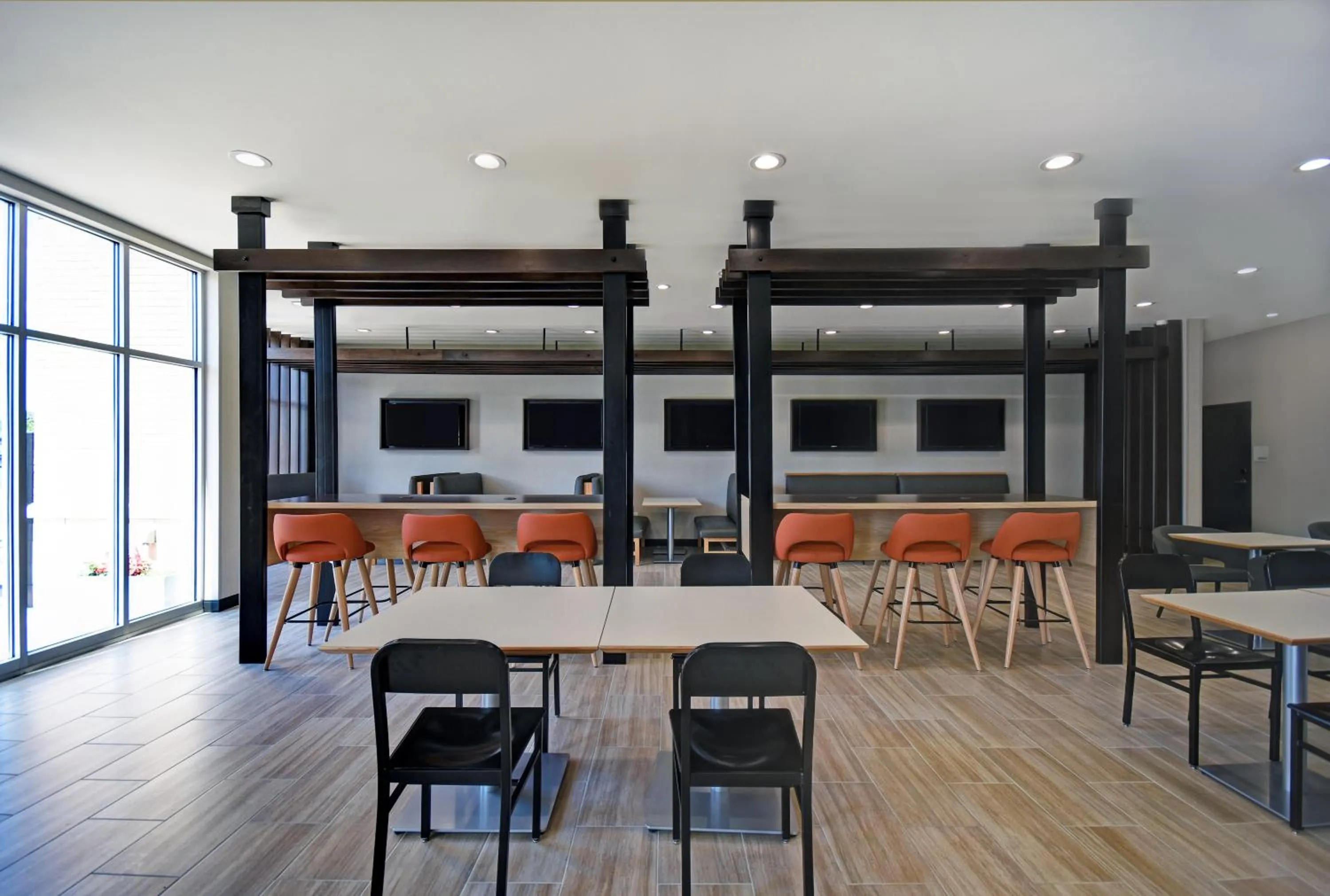 Restaurant/places to eat in Holiday Inn Grand Rapids North - Walker by IHG