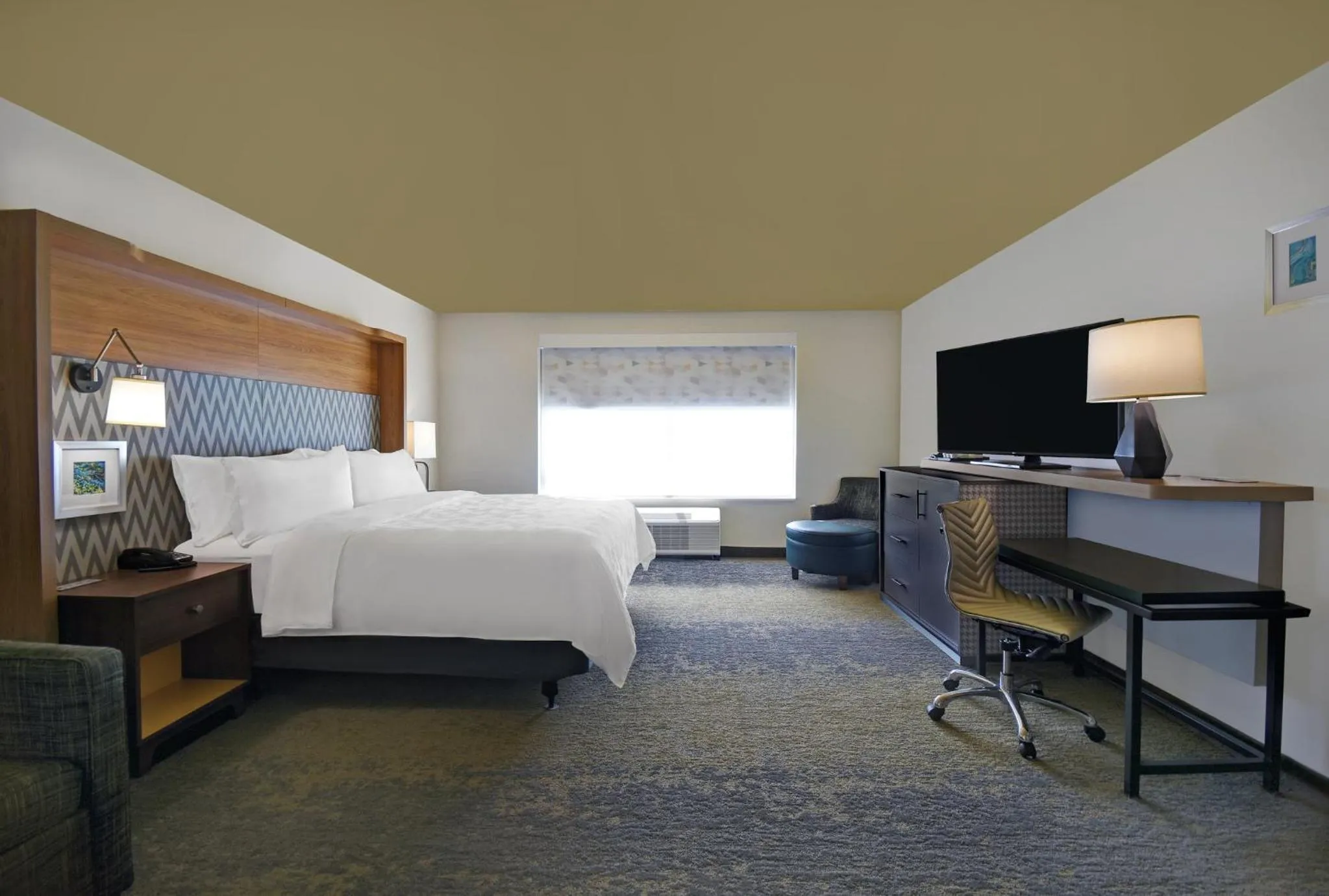 Photo of the whole room, Bed in Holiday Inn Grand Rapids North - Walker by IHG