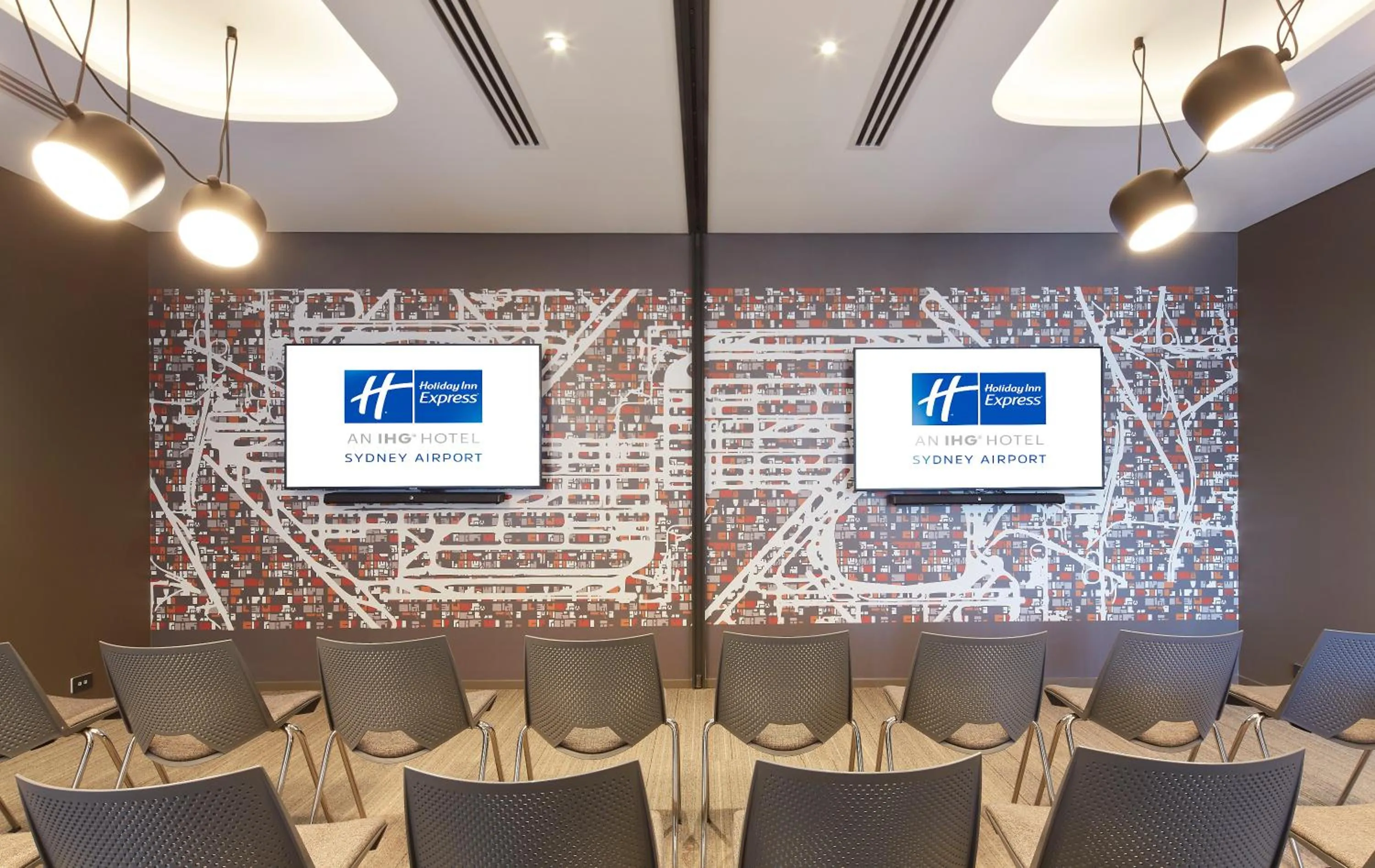 Meeting/conference room in Holiday Inn Express Sydney Airport by IHG