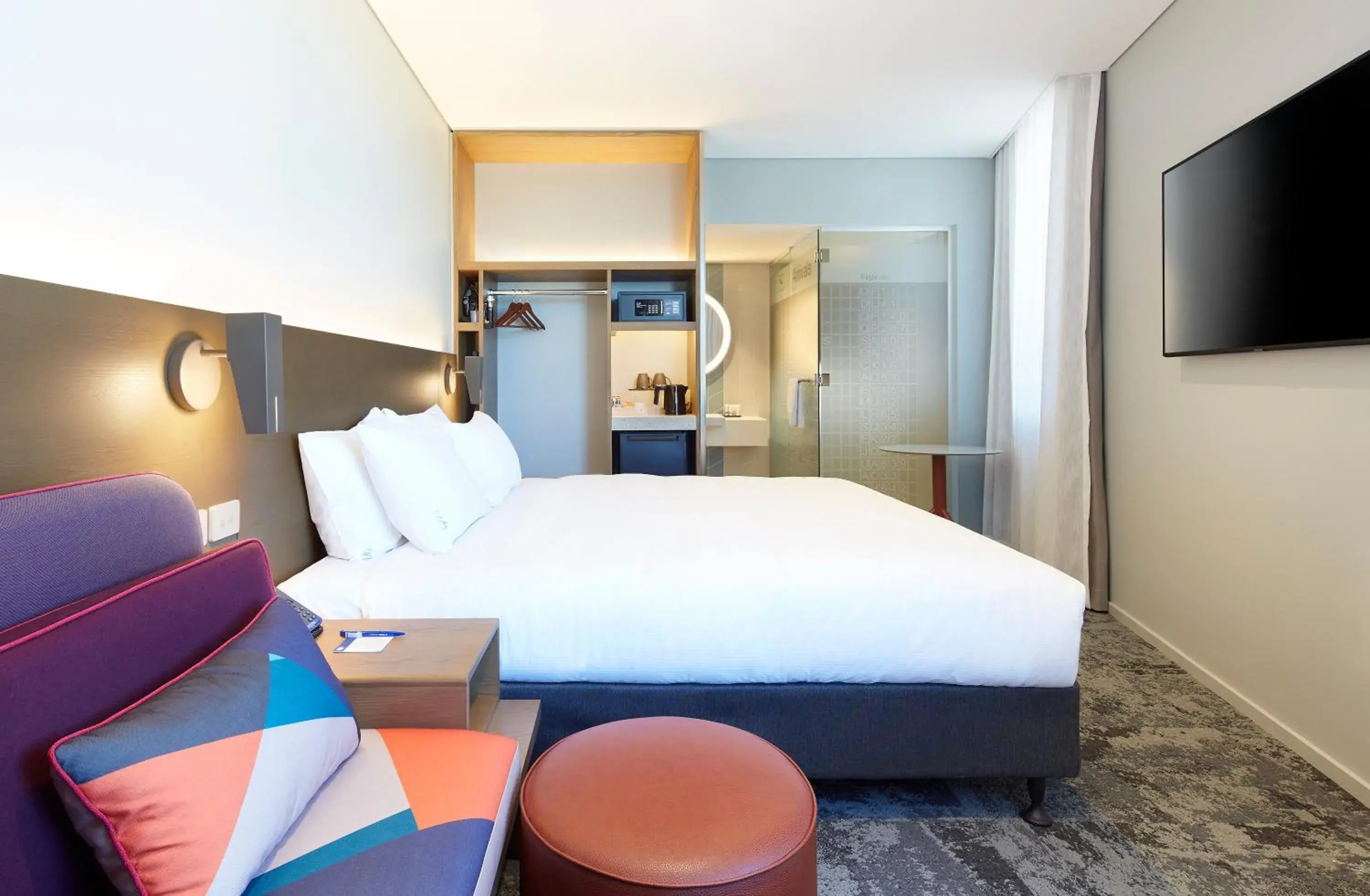 Photo of the whole room, Bed in Holiday Inn Express Sydney Airport by IHG Photo of the whole room, Bed in Holiday Inn Express Sydney Airport by IHG