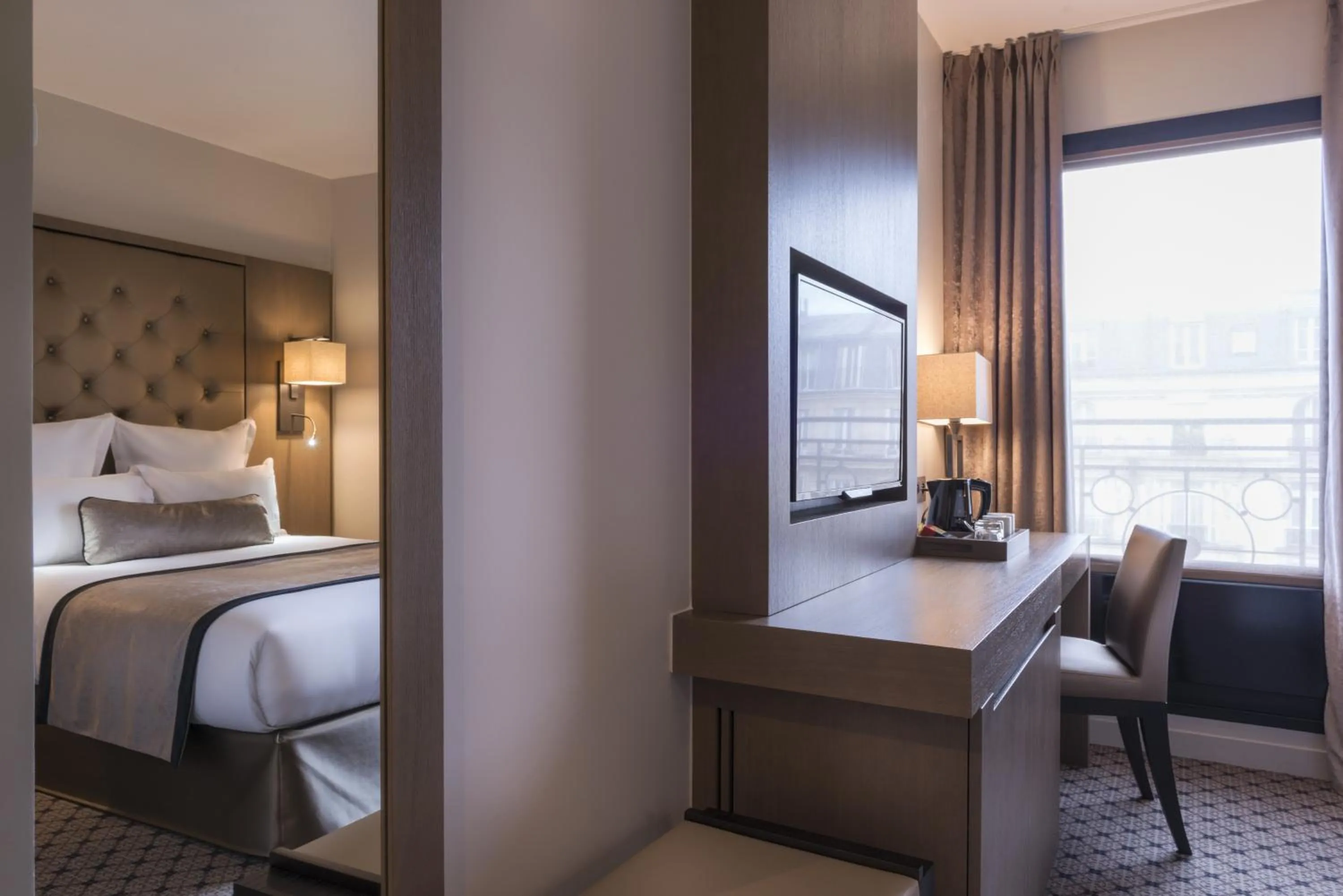 Photo of the whole room, Bed in La Villa des Ternes