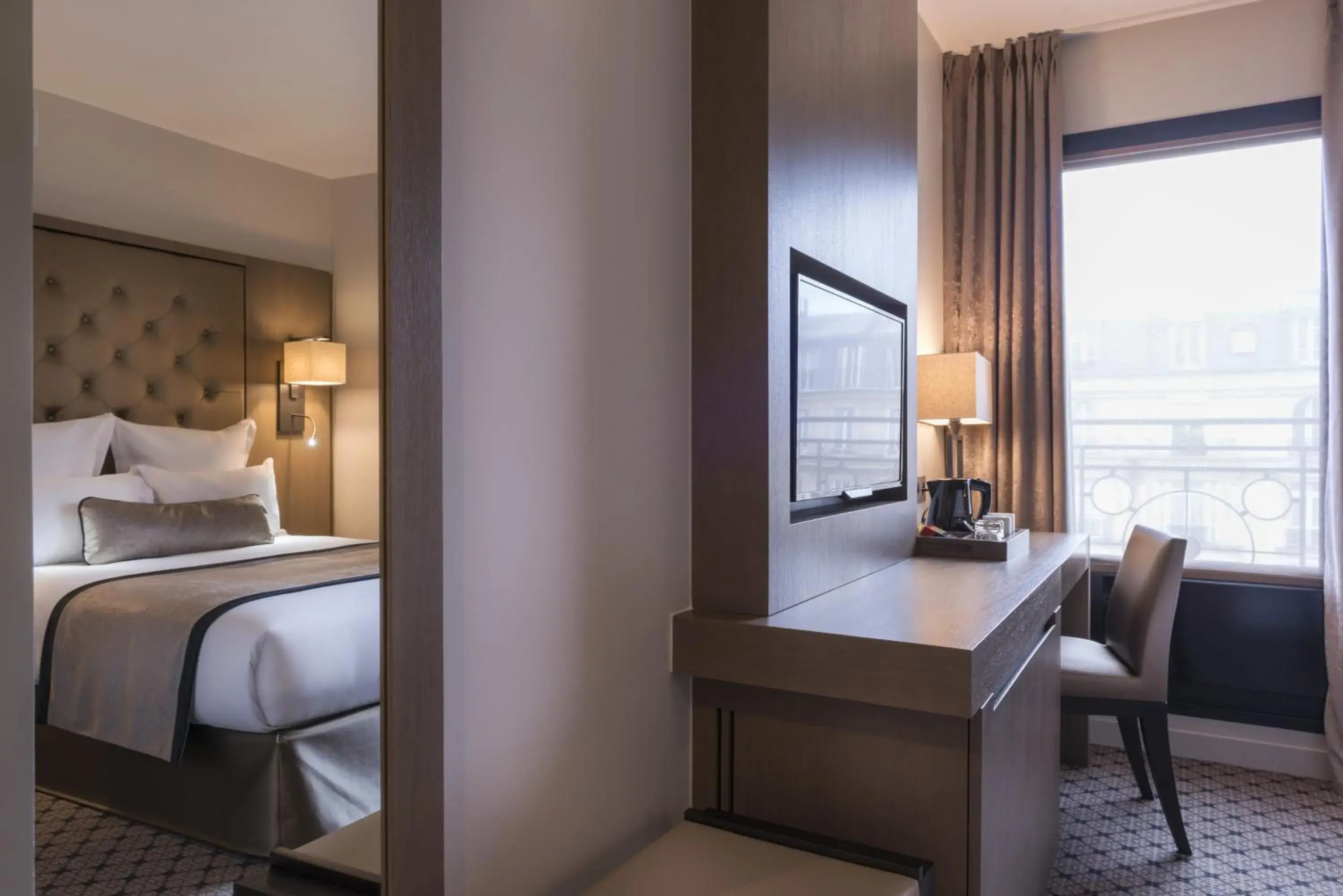 Photo of the whole room, Bed in La Villa des Ternes Photo of the whole room, Bed in La Villa des Ternes