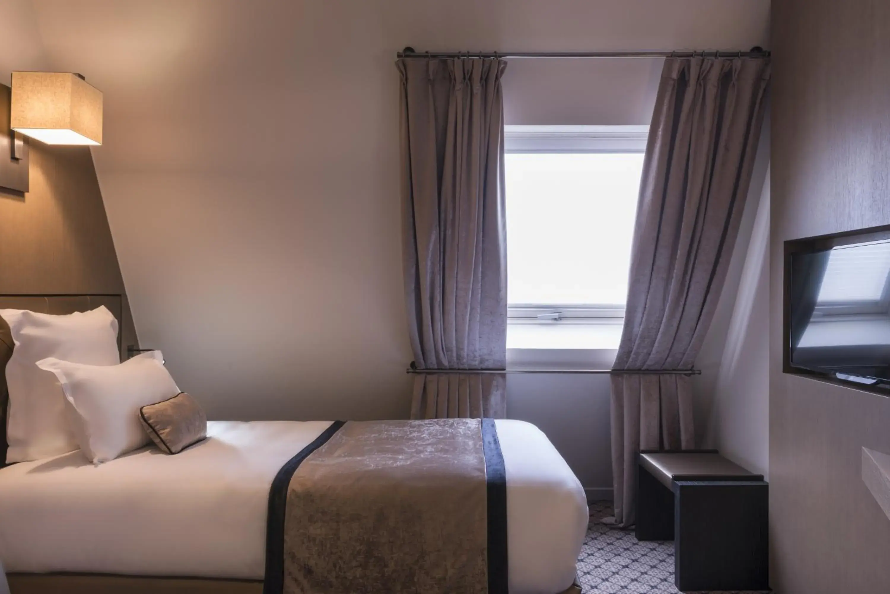 Bedroom, Bed in La Villa des Ternes Bedroom, Bed in La Villa des Ternes