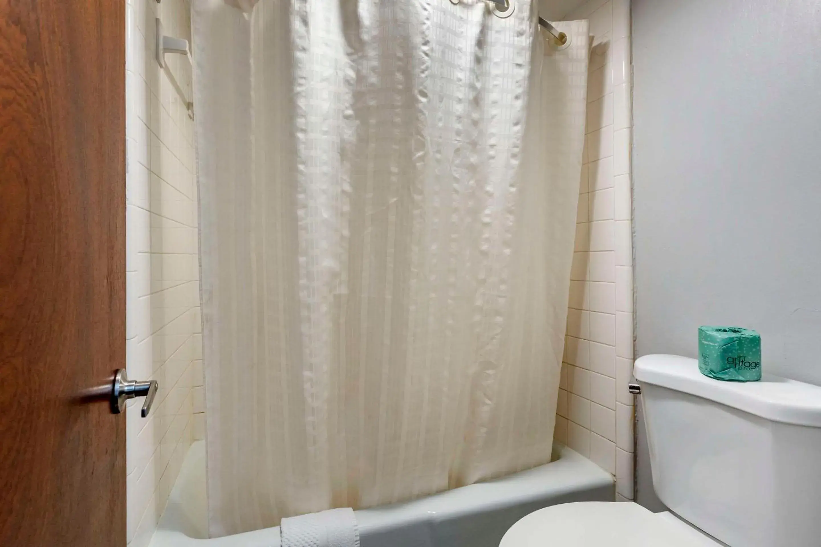 Bedroom in Rodeway Inn Union Bedroom in Rodeway Inn Union