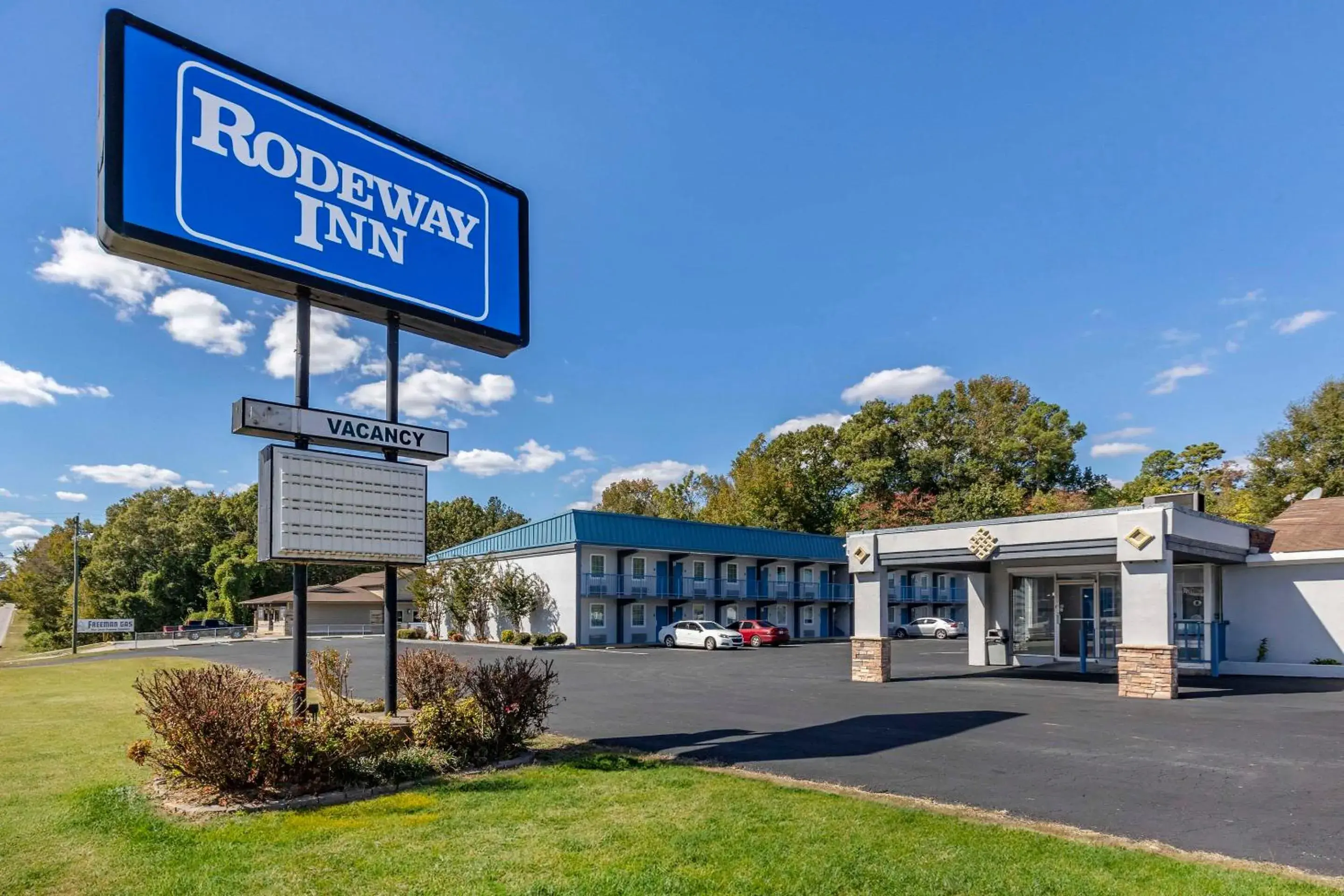 Property building in Rodeway Inn Union Property building in Rodeway Inn Union