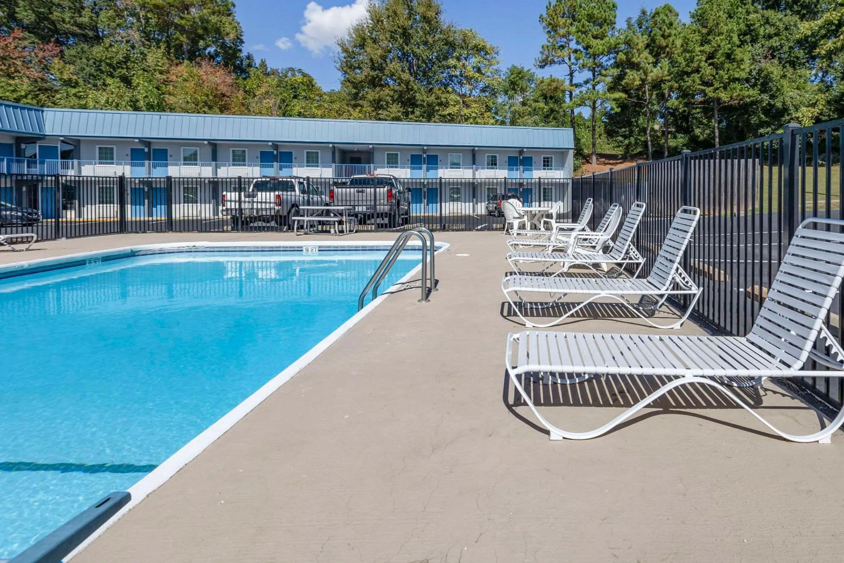 Swimming pool in Rodeway Inn Union