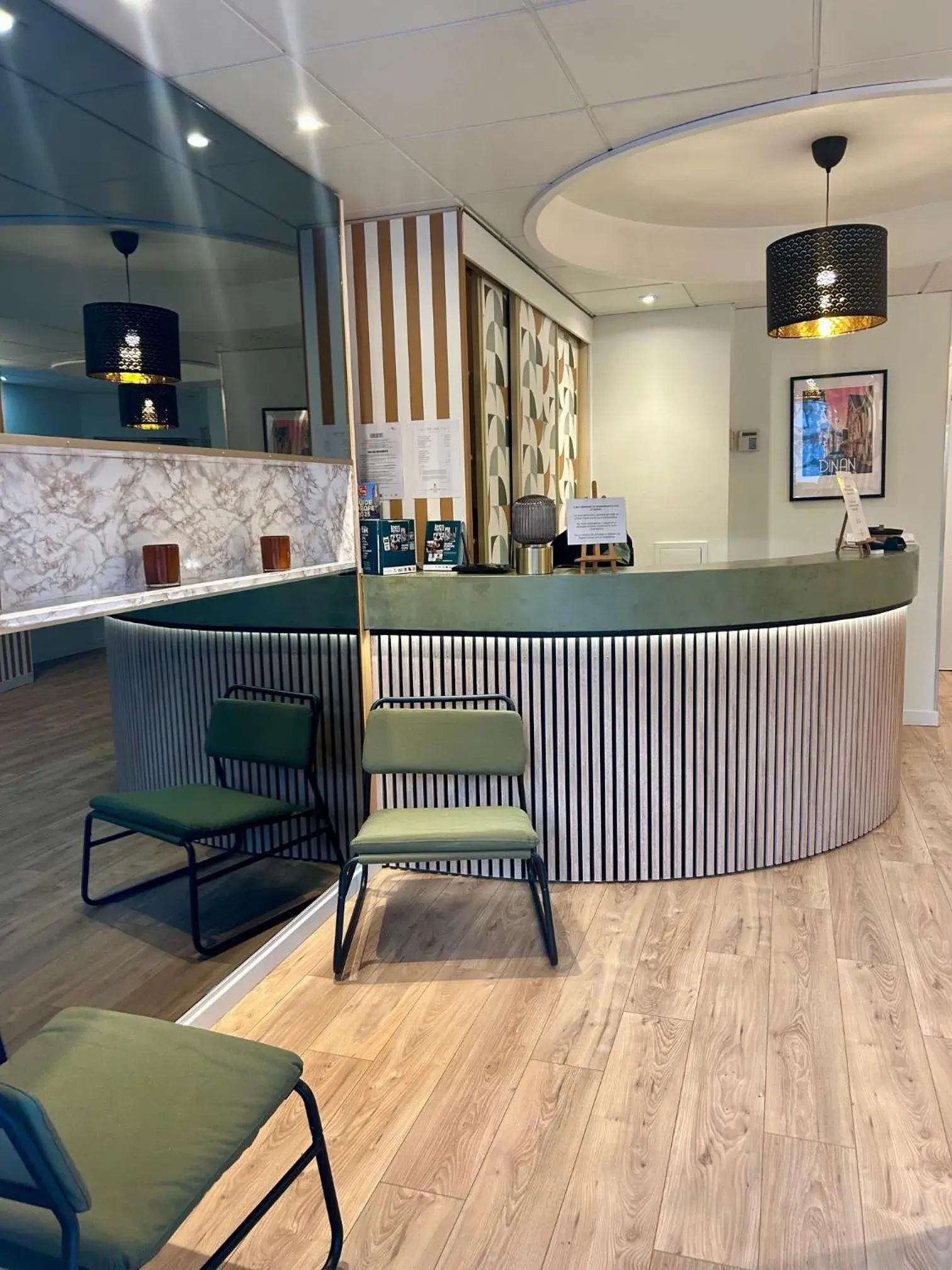 Lobby or reception in Cit'Hotel le Challonge Lobby or reception in Cit'Hotel le Challonge