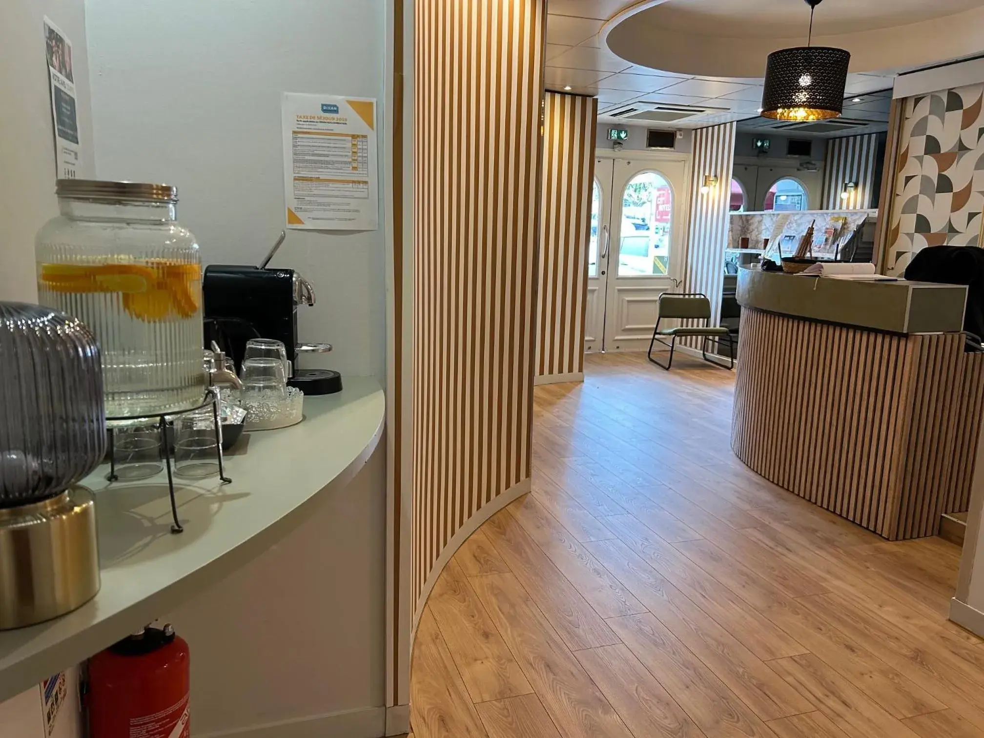 Lobby or reception in Cit'Hotel le Challonge Lobby or reception in Cit'Hotel le Challonge