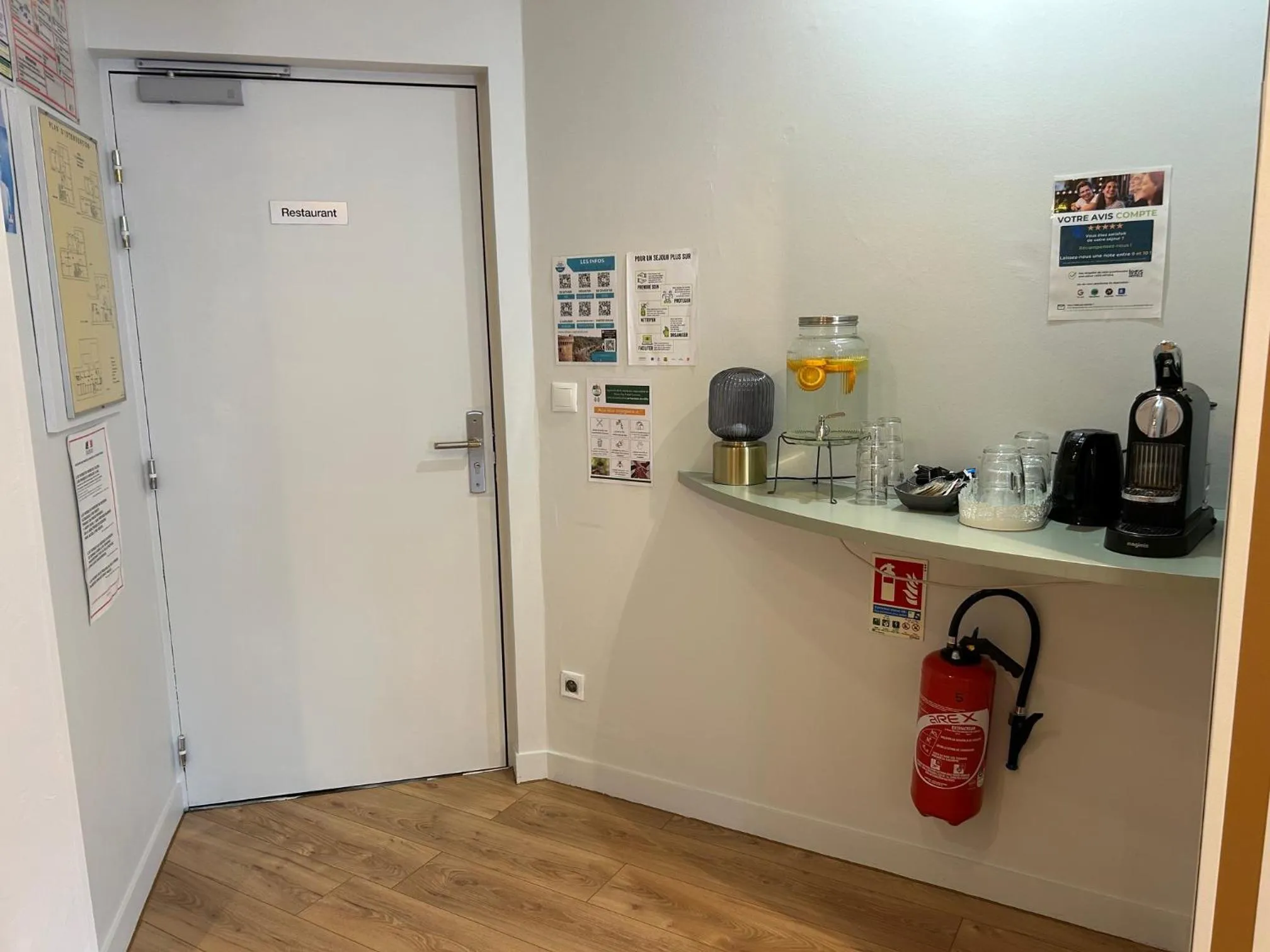 Lobby or reception in Cit'Hotel le Challonge