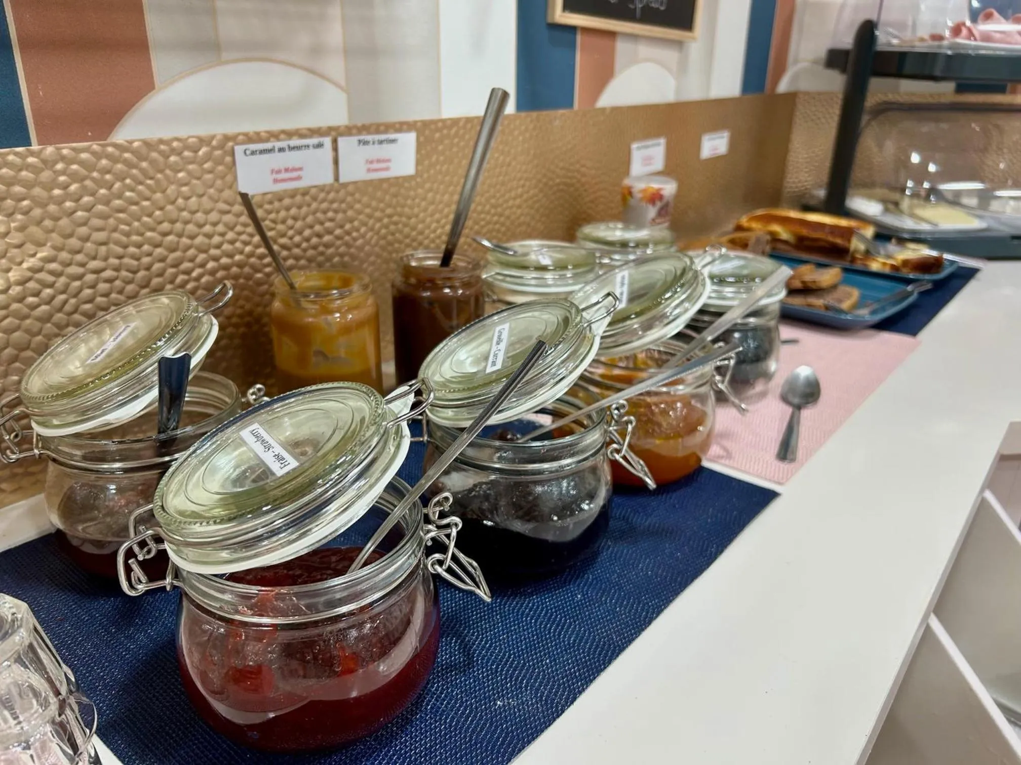 Food in Cit'Hotel le Challonge