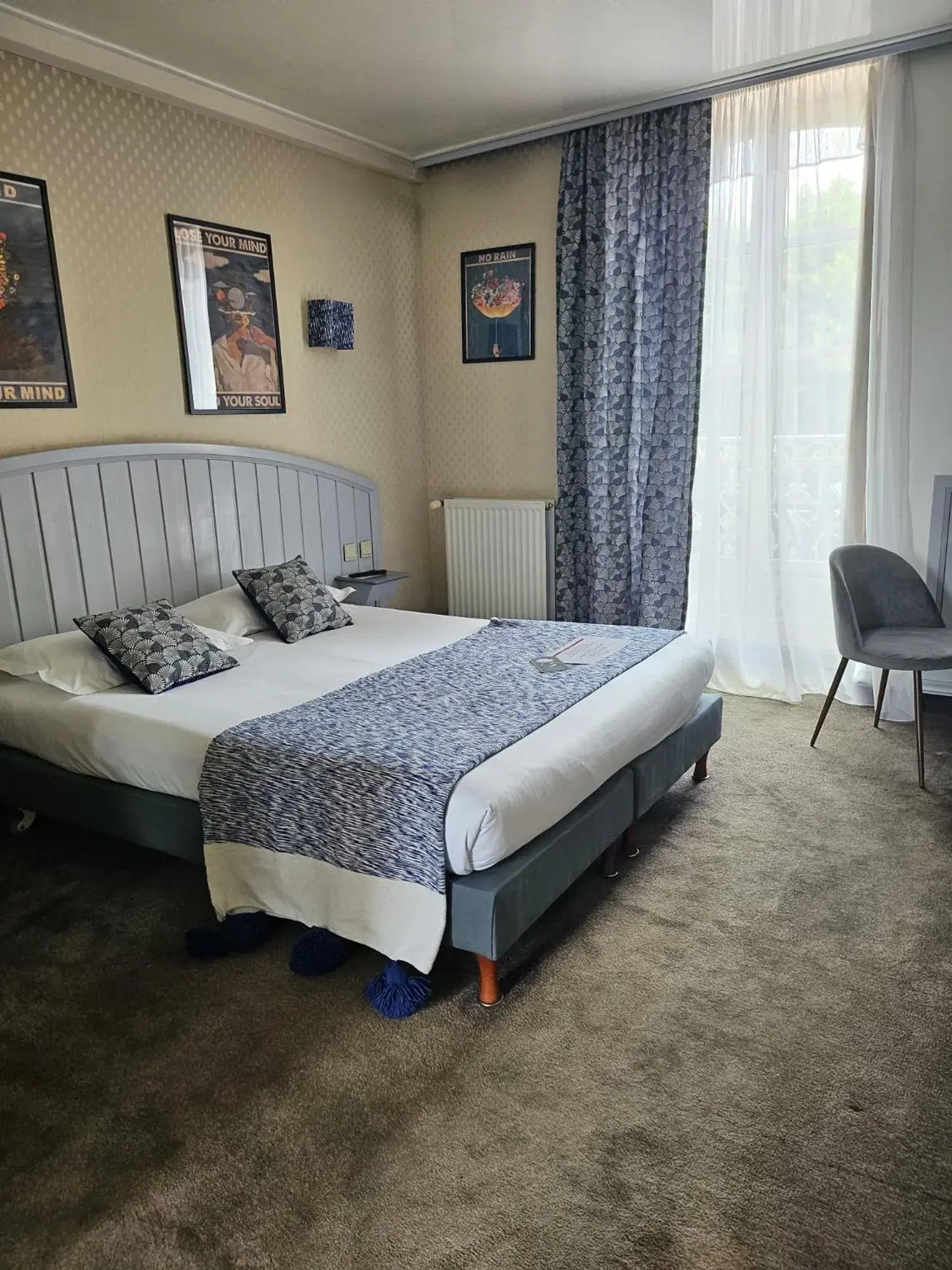 Photo of the whole room, Bed in Cit'Hotel le Challonge Photo of the whole room, Bed in Cit'Hotel le Challonge